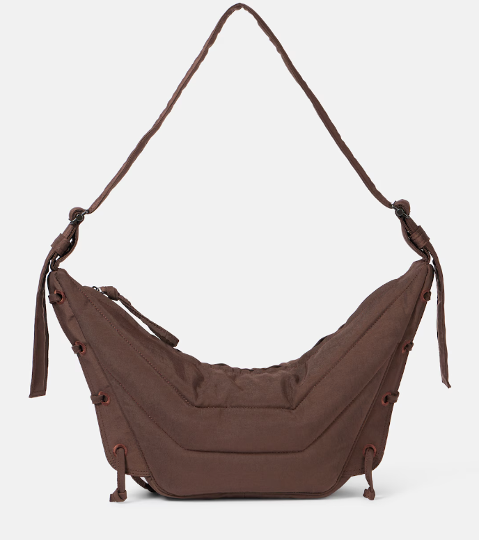 Η crossbody bag επιστρέφει και είναι η πιο πρακτική τσάντα της σεζόν-3