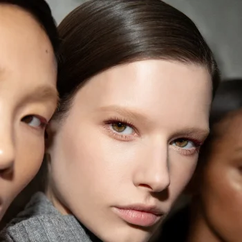 η-victoria-beckham-επανέφερε-αυτή-την-viral-beauty-τάση-353010