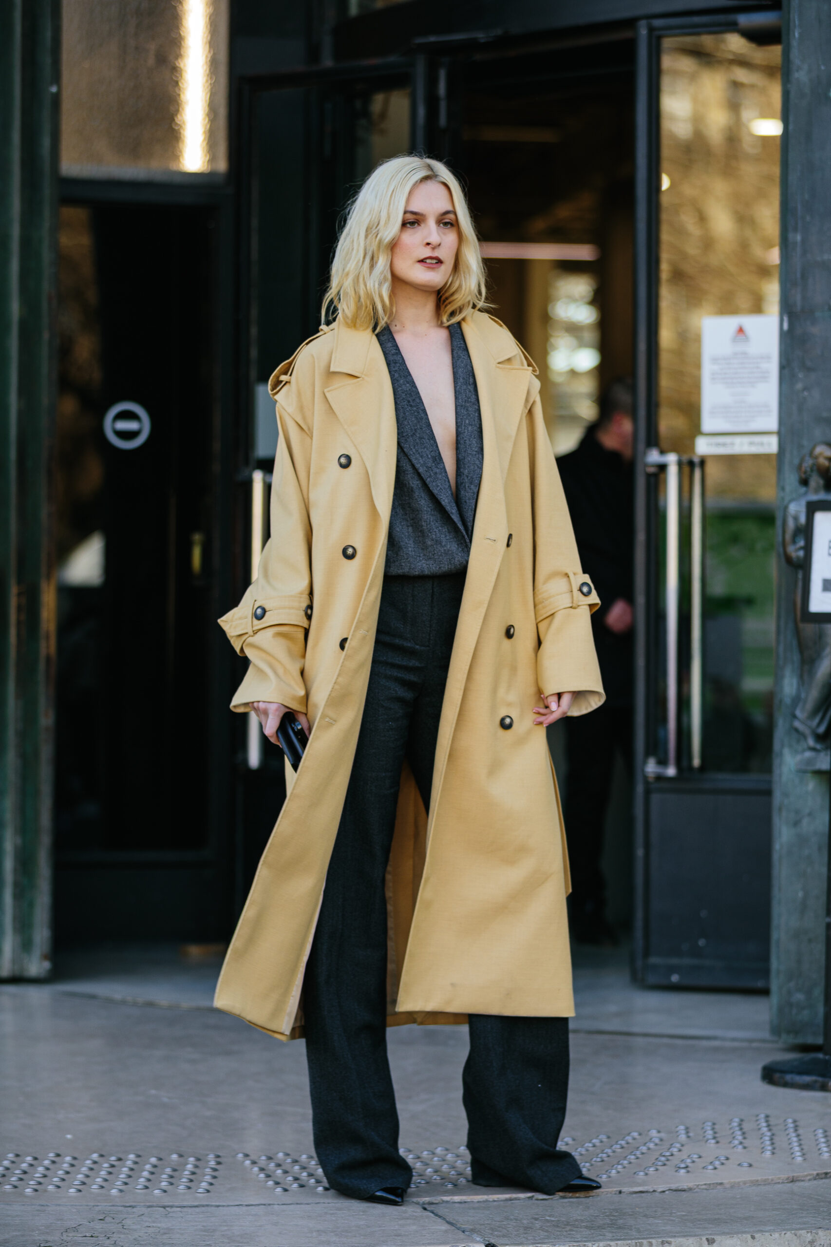 Εβδομάδα Μόδας Παρισιού: Τα πιο εντυπωσιακά street style moments όπως τα κατέγραψε η Vogue Greece-115