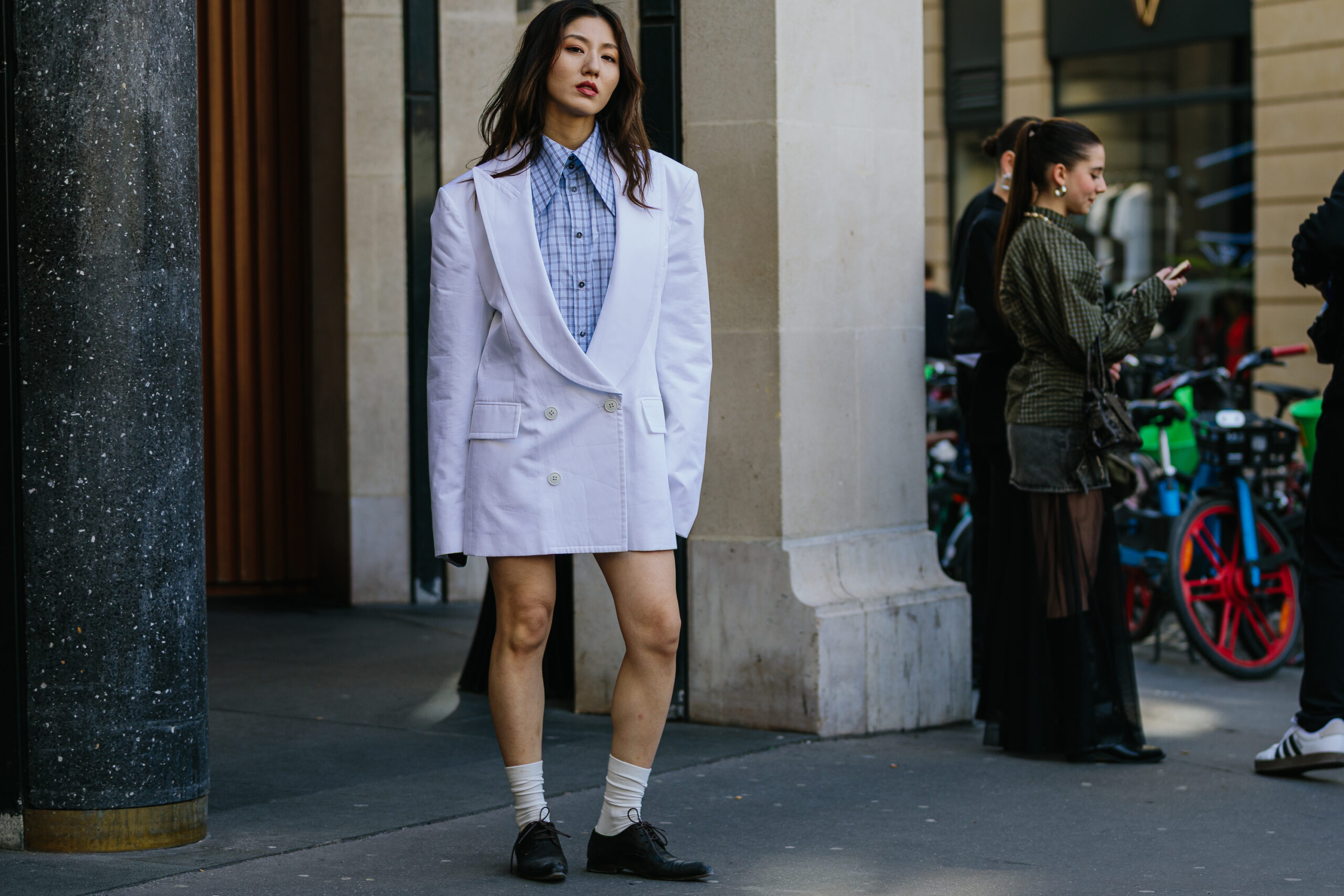 Εβδομάδα Μόδας Παρισιού: Τα πιο εντυπωσιακά street style moments όπως τα κατέγραψε η Vogue Greece-108