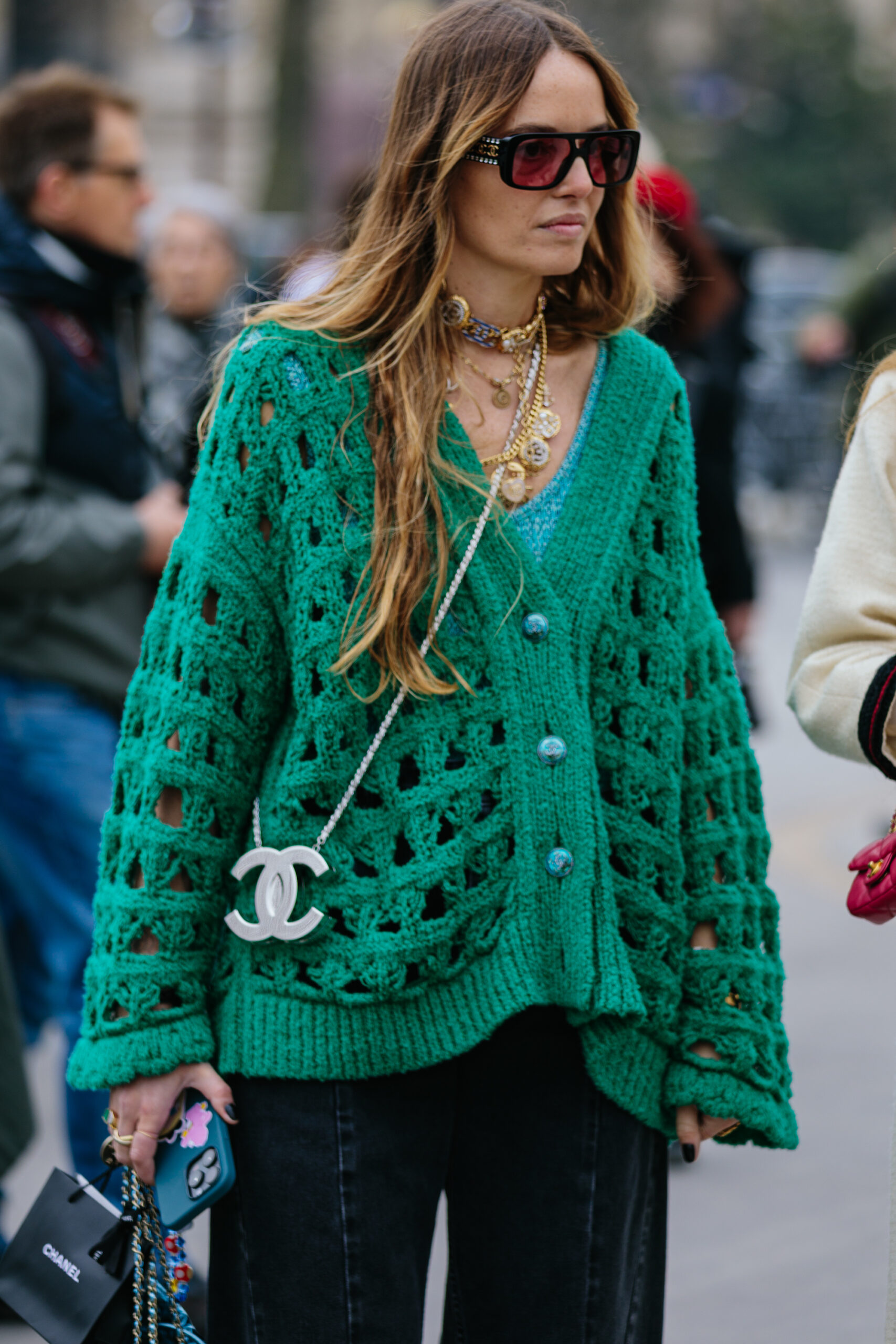 Εβδομάδα Μόδας Παρισιού: Τα πιο εντυπωσιακά street style moments όπως τα κατέγραψε η Vogue Greece-17