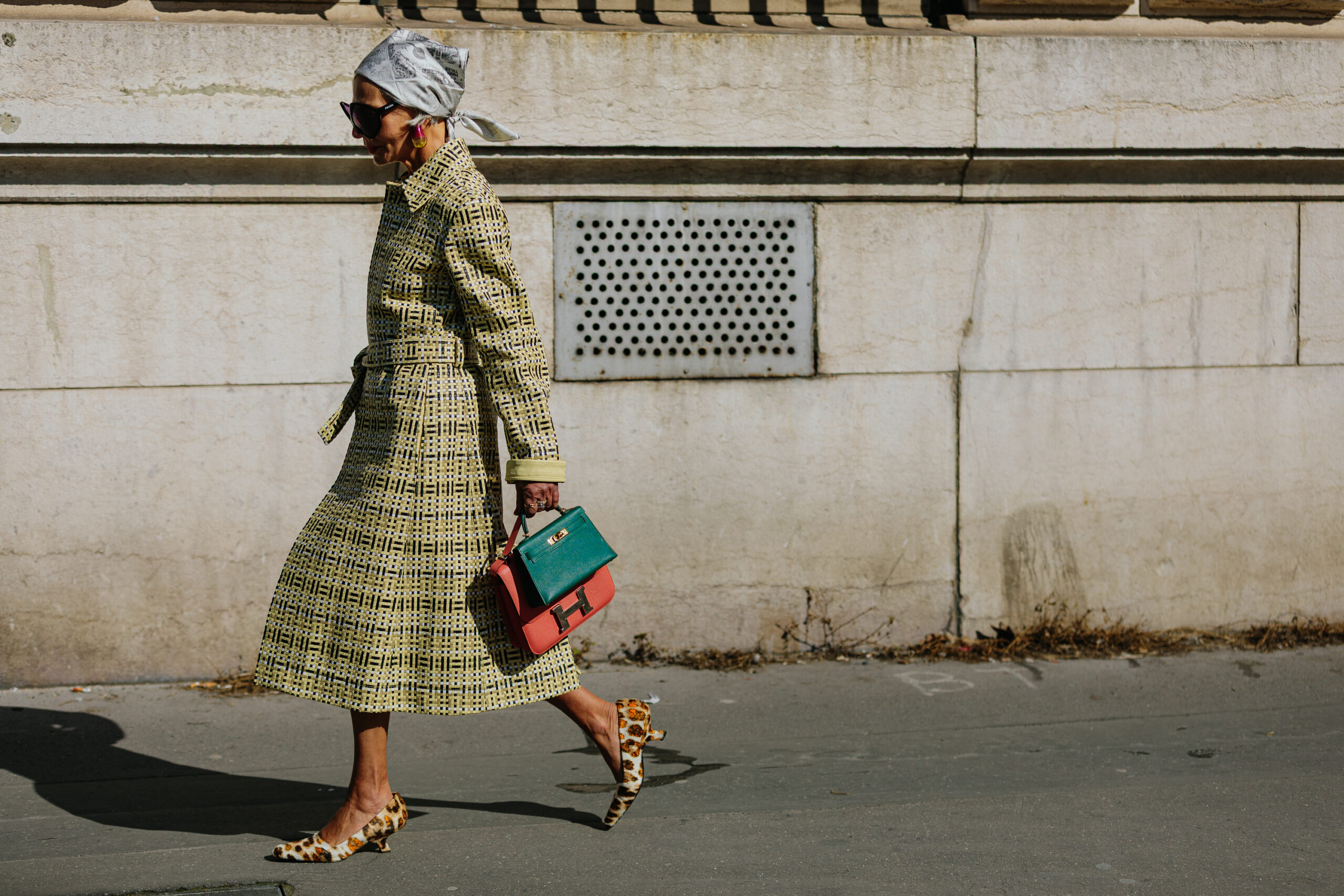 Εβδομάδα Μόδας Παρισιού: Τα πιο εντυπωσιακά street style moments όπως τα κατέγραψε η Vogue Greece-49