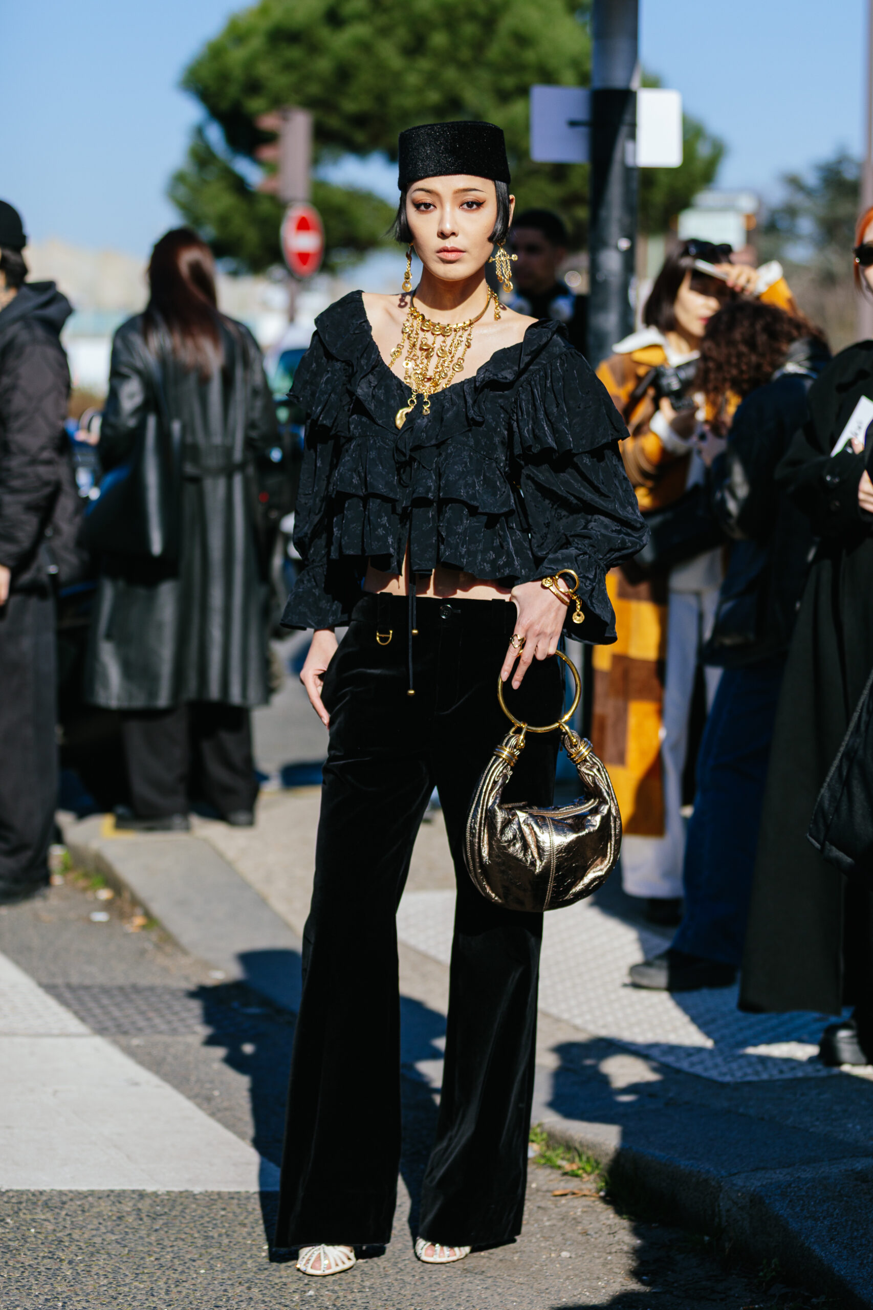 Εβδομάδα Μόδας Παρισιού: Τα πιο εντυπωσιακά street style moments όπως τα κατέγραψε η Vogue Greece-105