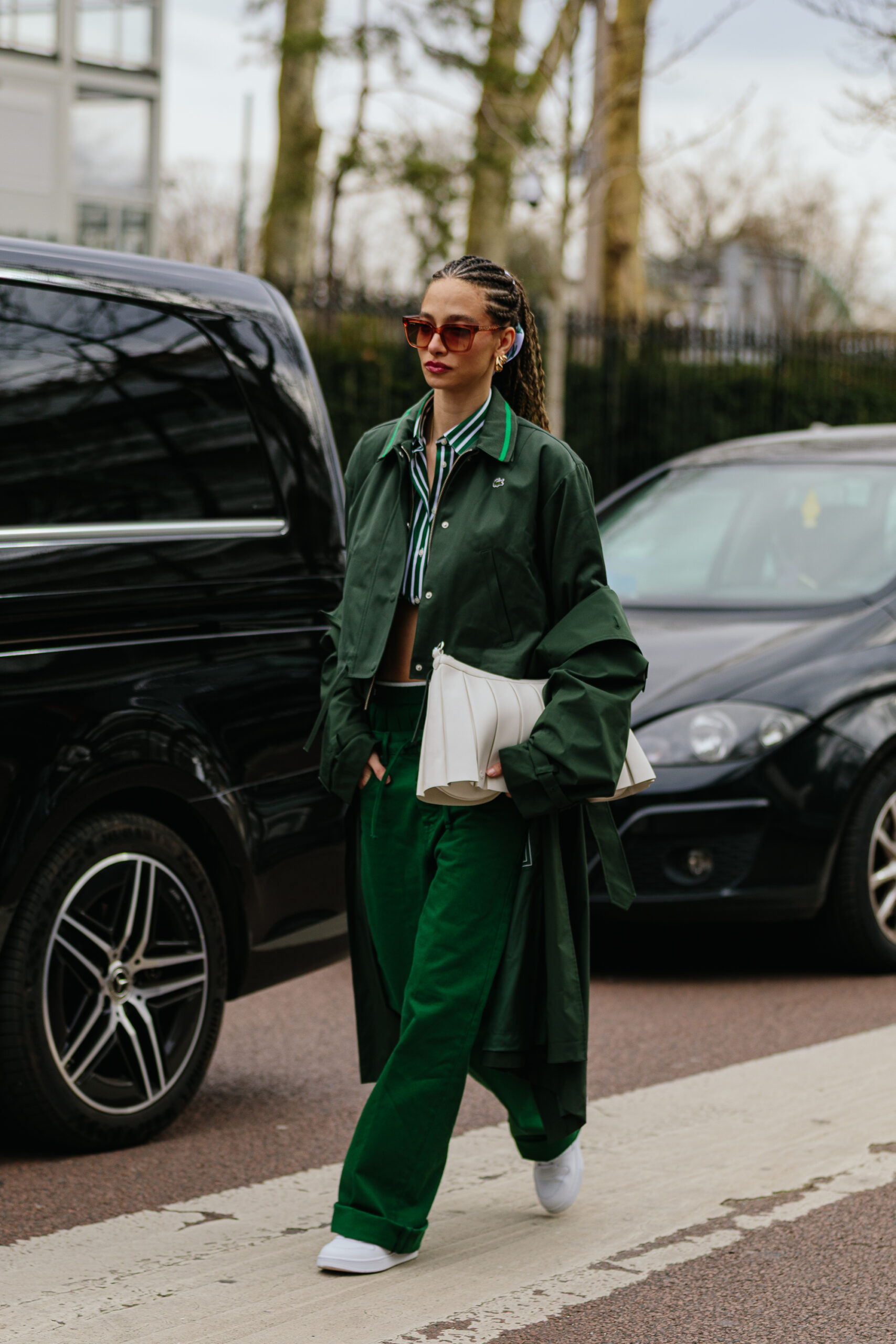 Εβδομάδα Μόδας Παρισιού: Τα πιο εντυπωσιακά street style moments όπως τα κατέγραψε η Vogue Greece-76