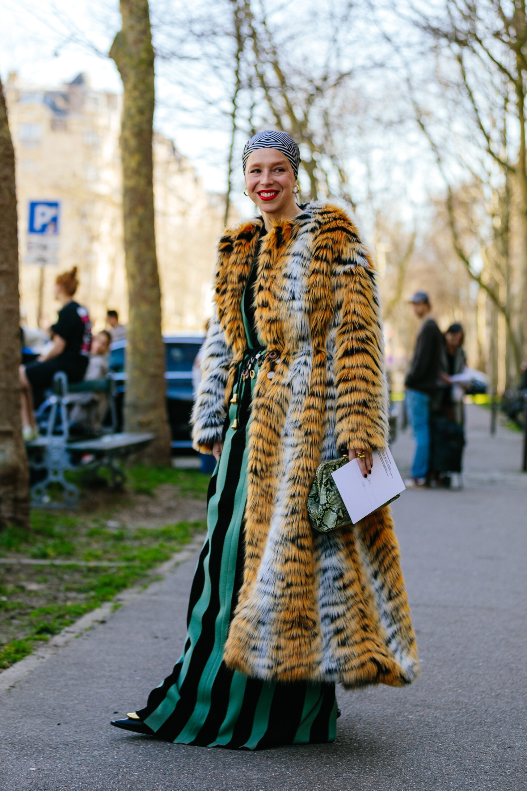 Εβδομάδα Μόδας Παρισιού: Τα πιο εντυπωσιακά street style moments όπως τα κατέγραψε η Vogue Greece-118