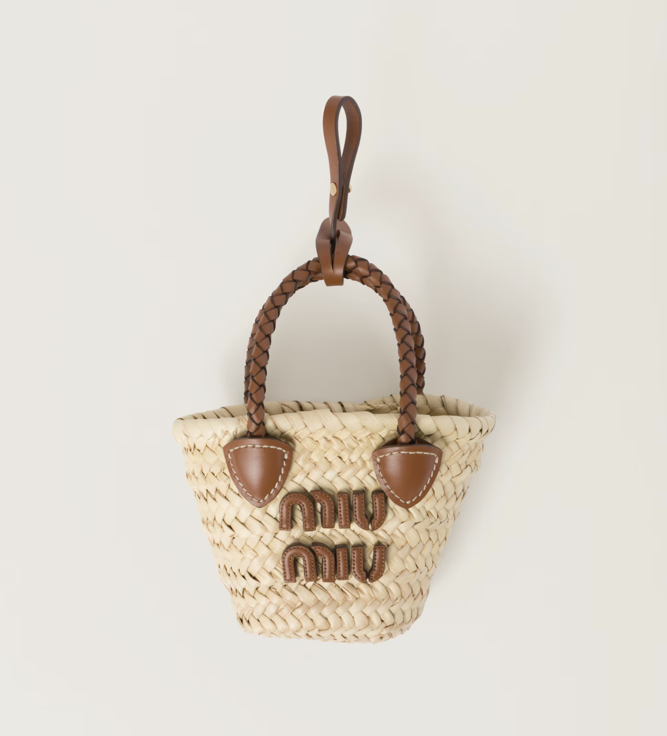 Mini bags: Το πιο απαραίτητο αξεσουάρ για το 2025-2