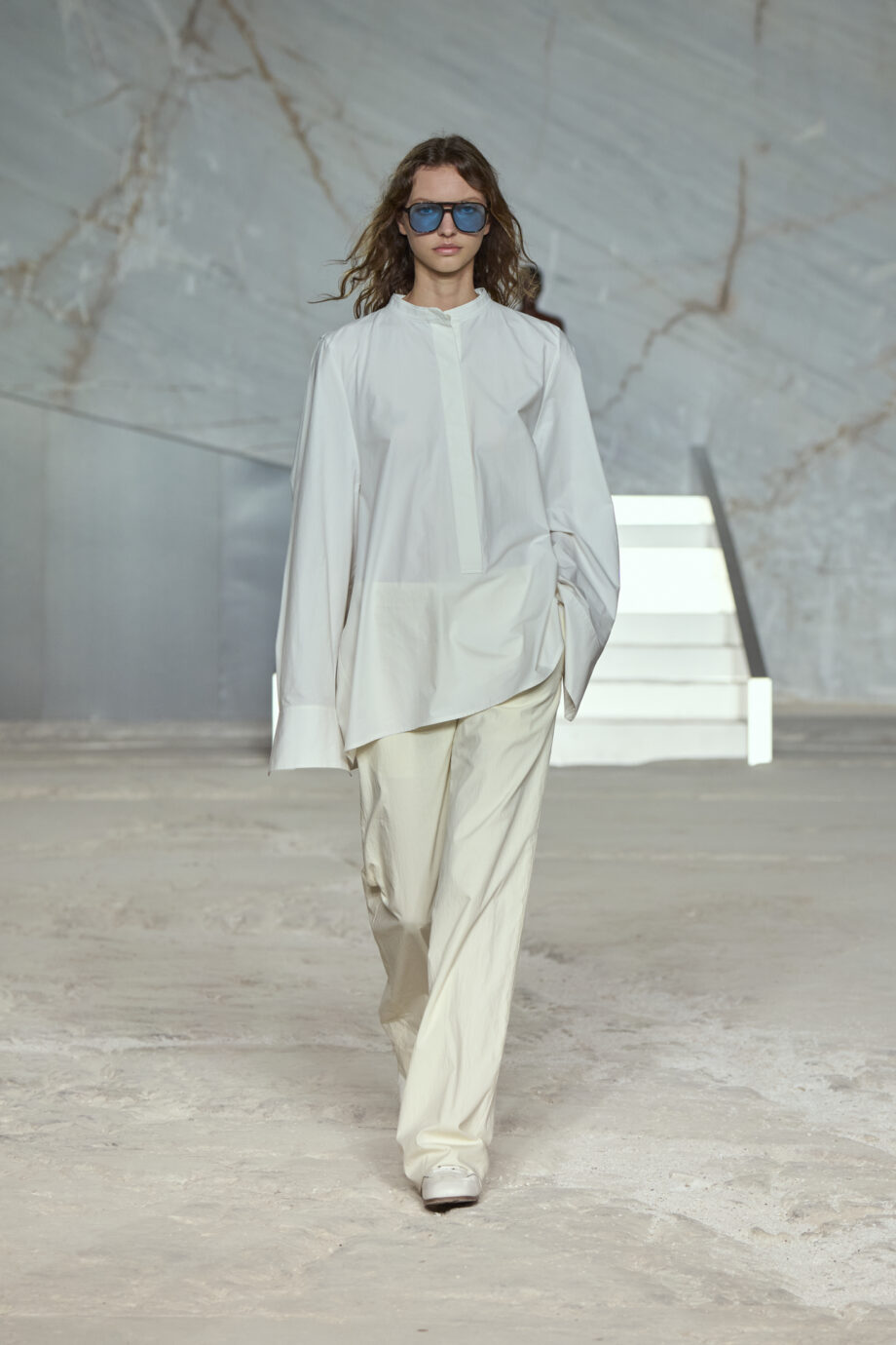 3-τάσεις-και-όλα-τα-highlights-από-το-cos-runway-show-στην-αθήν-355523