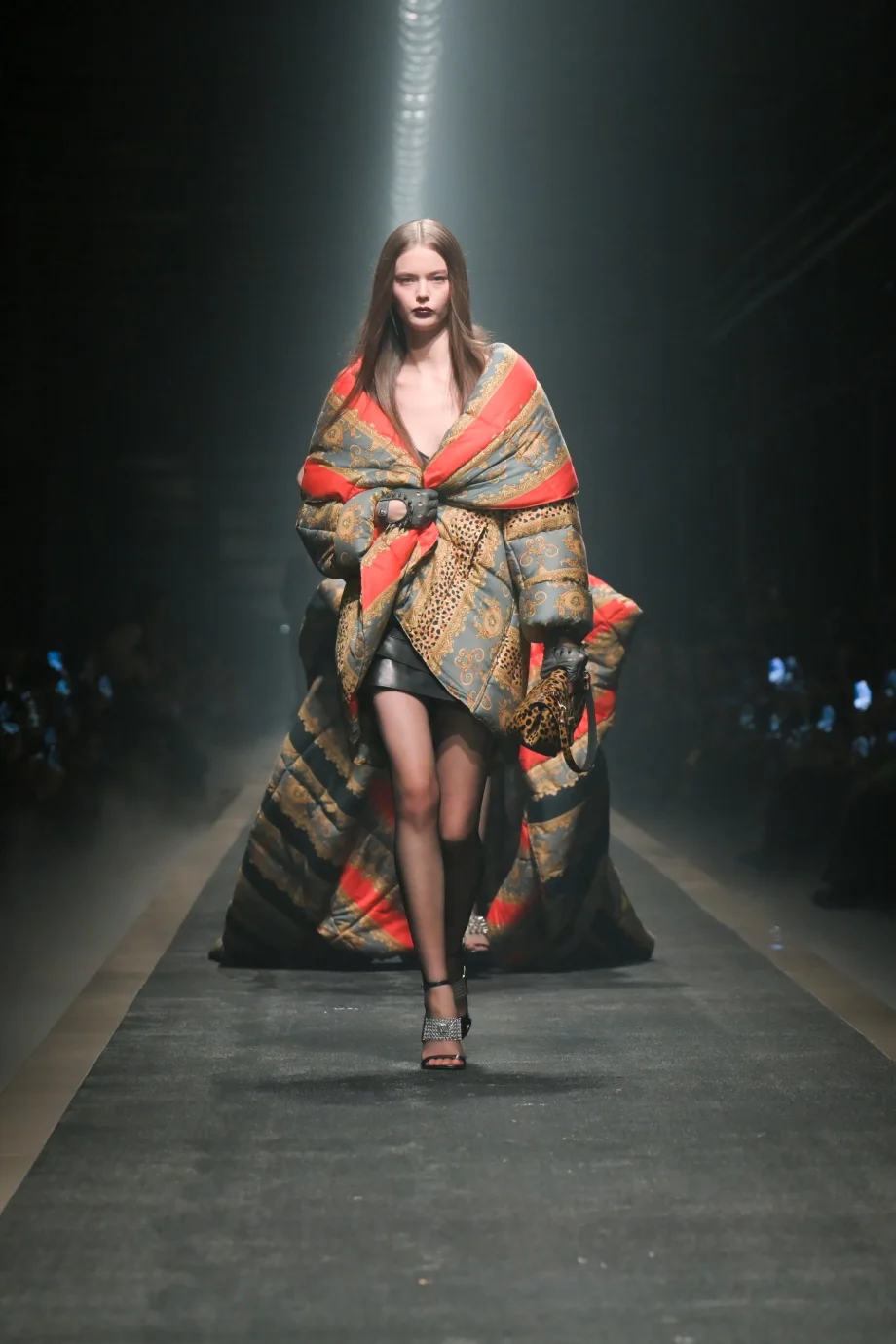 ο-οίκος-prada-αγόρασε-τον-versace-356347