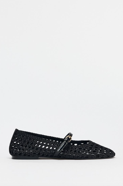 Από τα flip-flop σανδάλια στις εσπαντρίγιες: Τα 8 summer shoes για να υποδεχτείτε το καλοκαίρι με στυλ-7