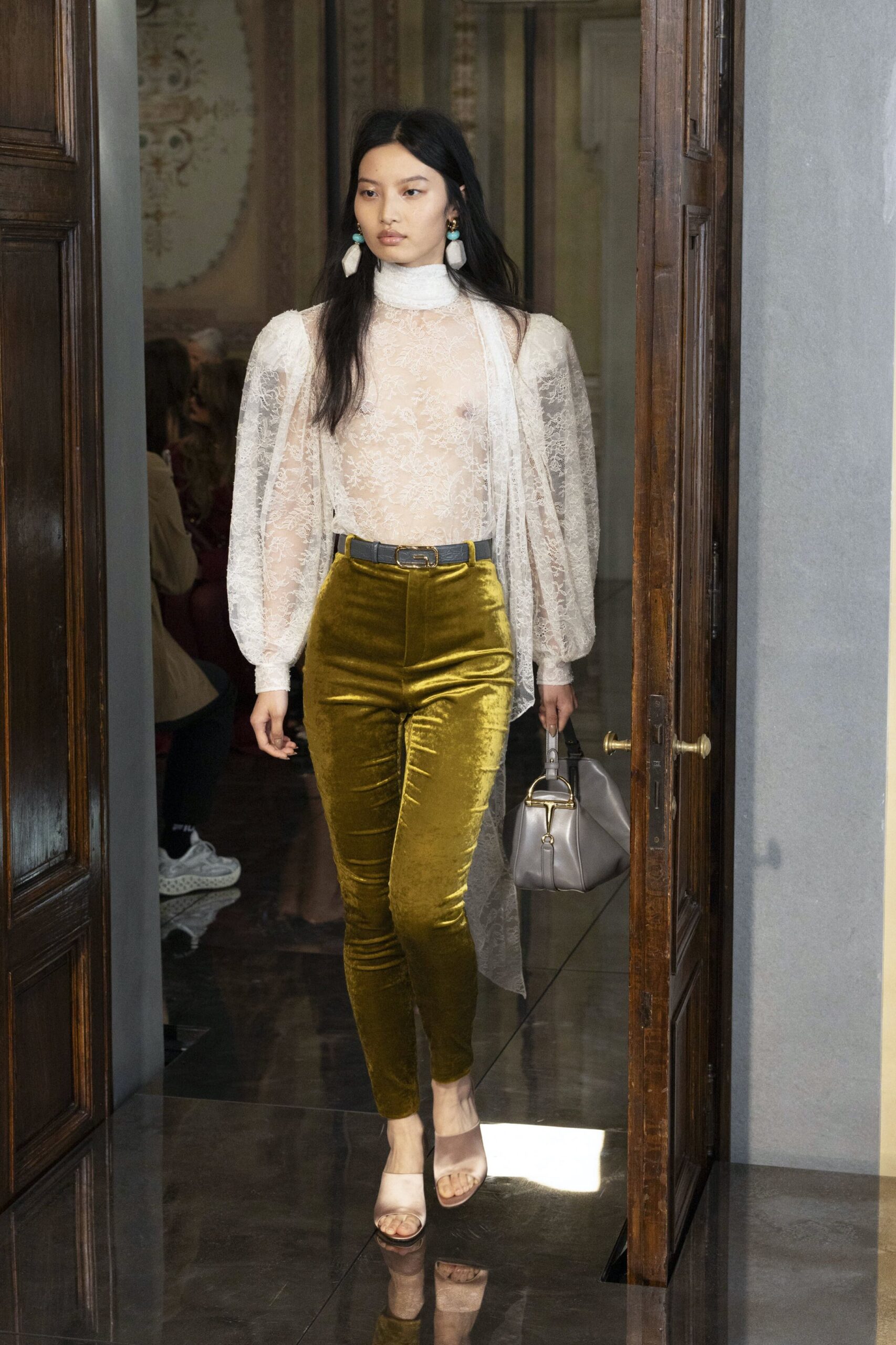 Gucci Cruise 2026: Tα look, οι λεπτομέρειες και τα αξεσουάρ που ξεχώρισαν-3