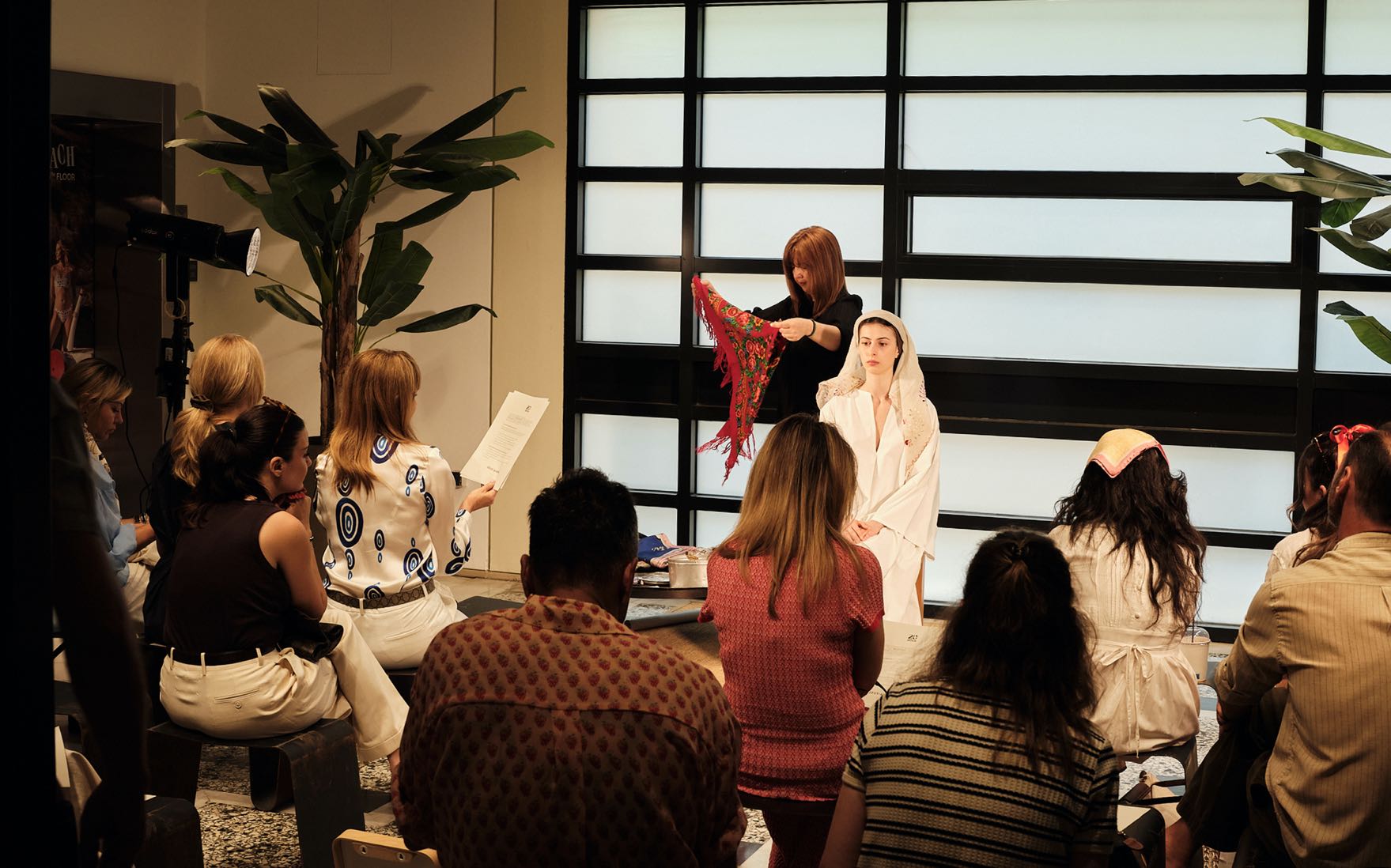 20 χρόνια Attica: Η Zeus+Δione γιορτάζει με ένα συλλεκτικό μεταξωτό μαντίλι-2