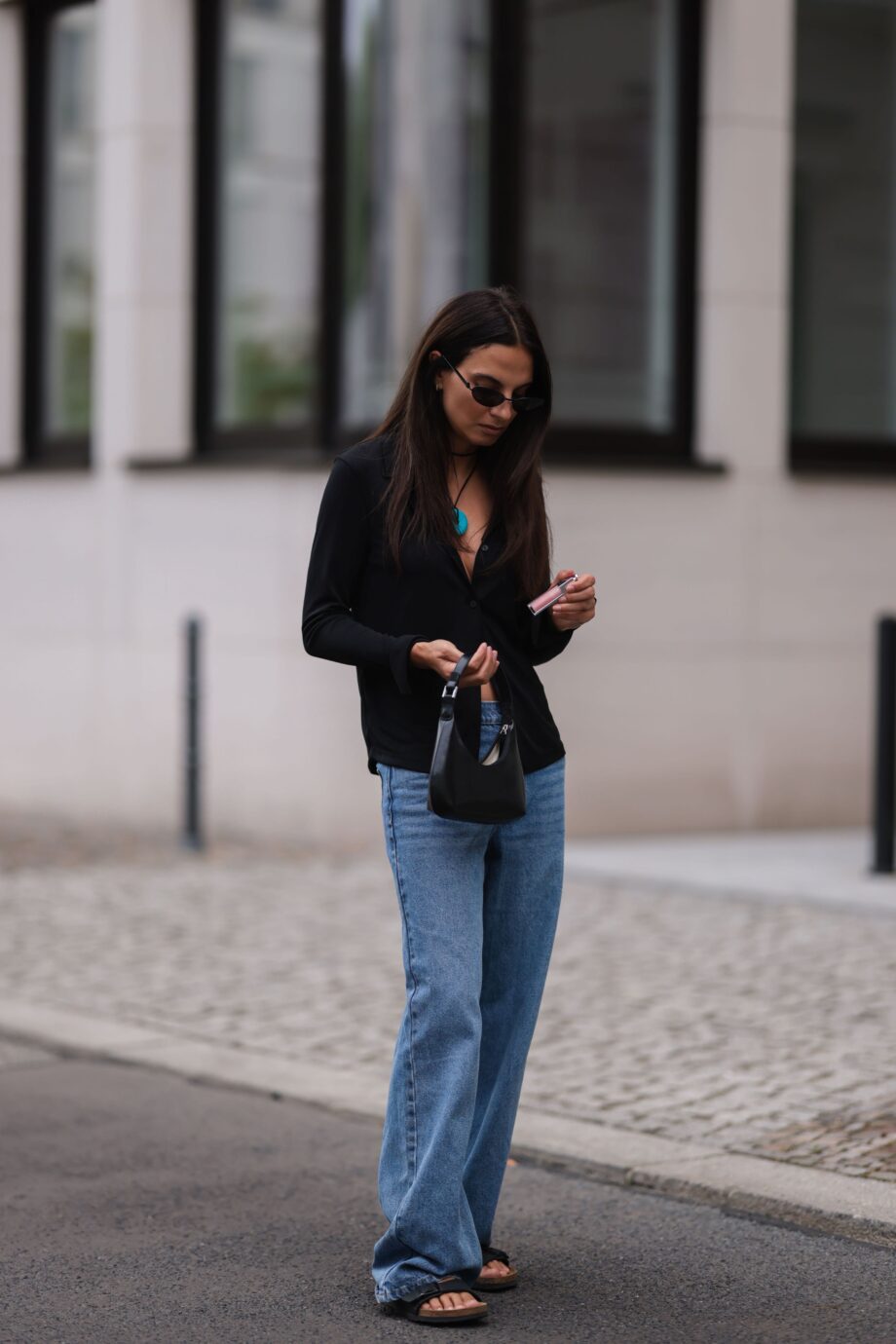 jeans-και-birkenstock-είναι-τάση-ακόμη-ένα-καλοκαίρι-360136