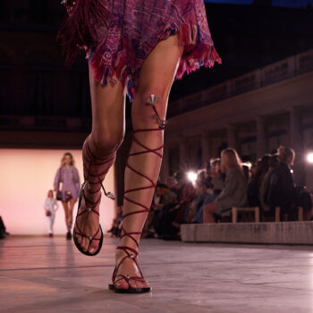 roman-sandals-επιστέφουν-το-καλοκαίρι-2025-361800