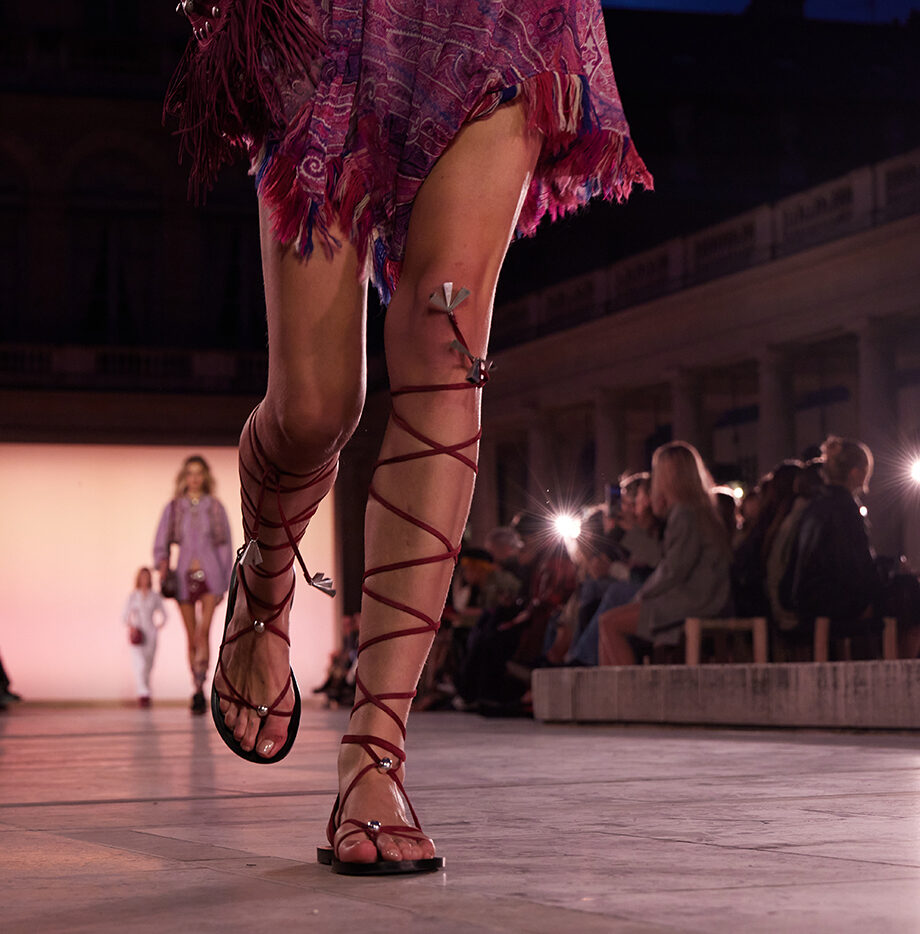roman-sandals-επιστέφουν-το-καλοκαίρι-2025-361800