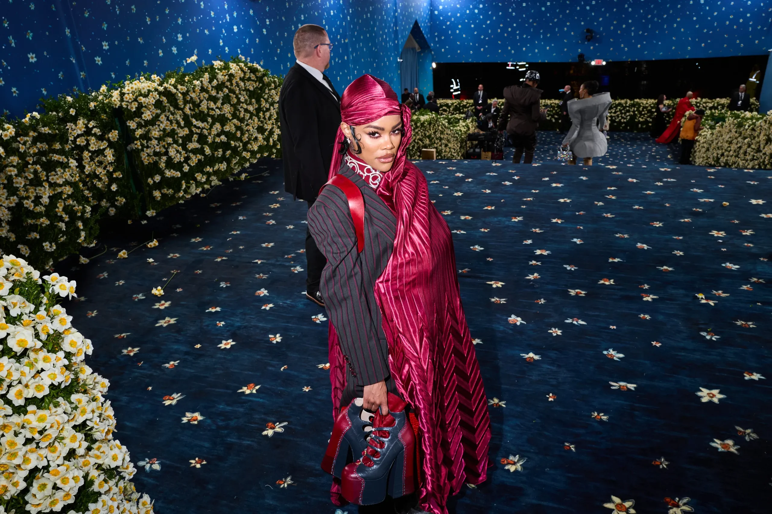 Μια exclusive ματιά στο Met Gala 2025-48