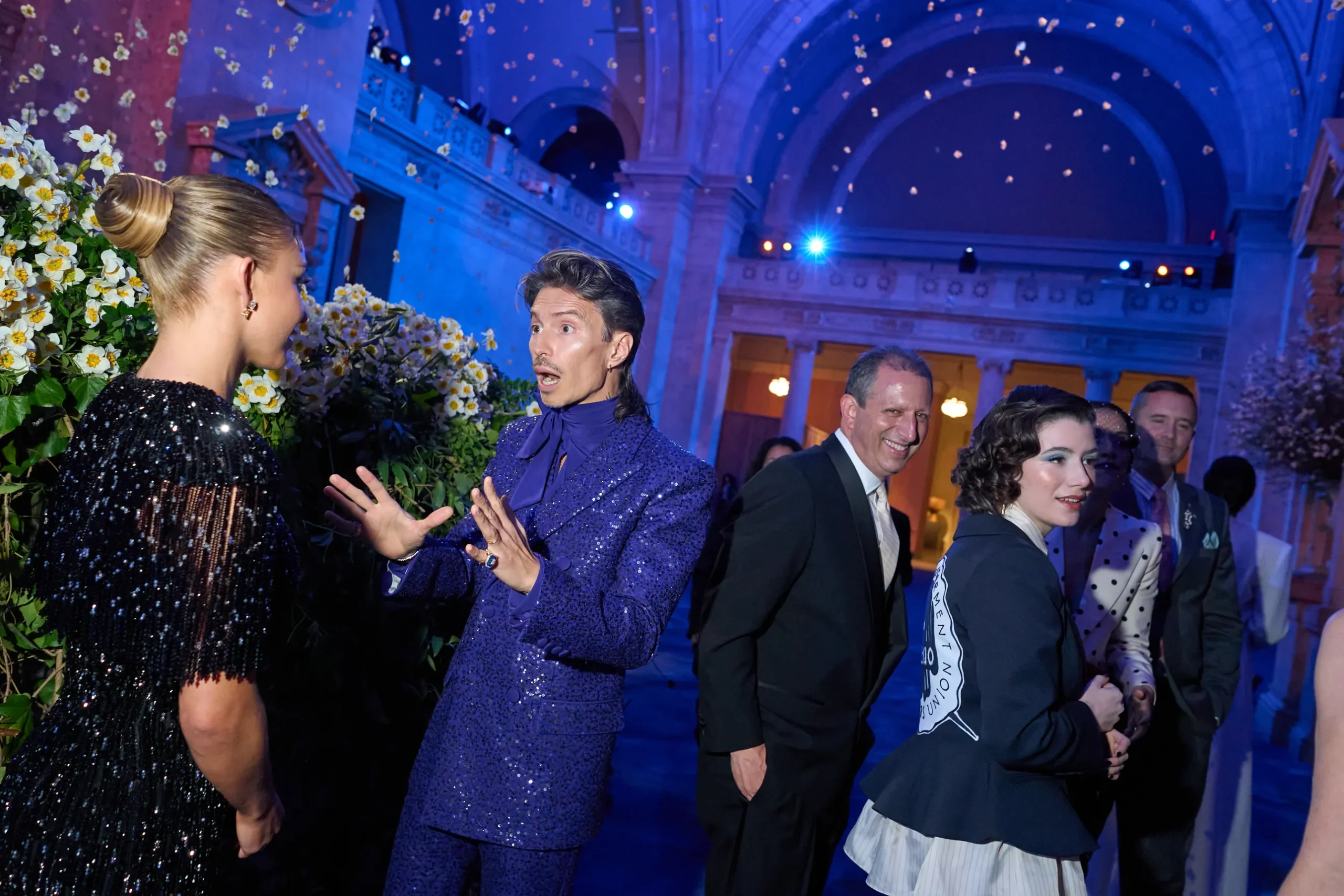 Μια exclusive ματιά στο Met Gala 2025-22