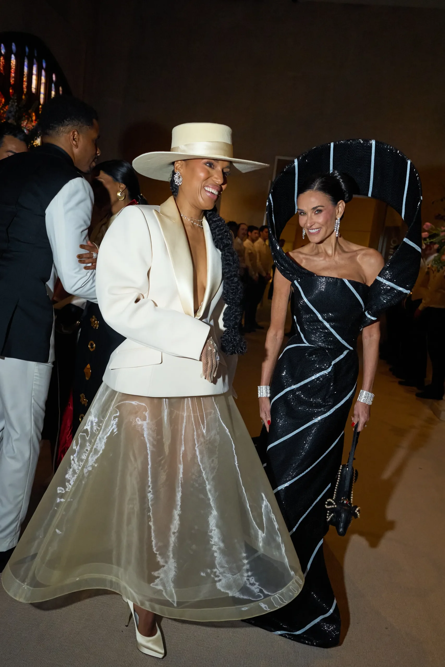 Μια exclusive ματιά στο Met Gala 2025-25