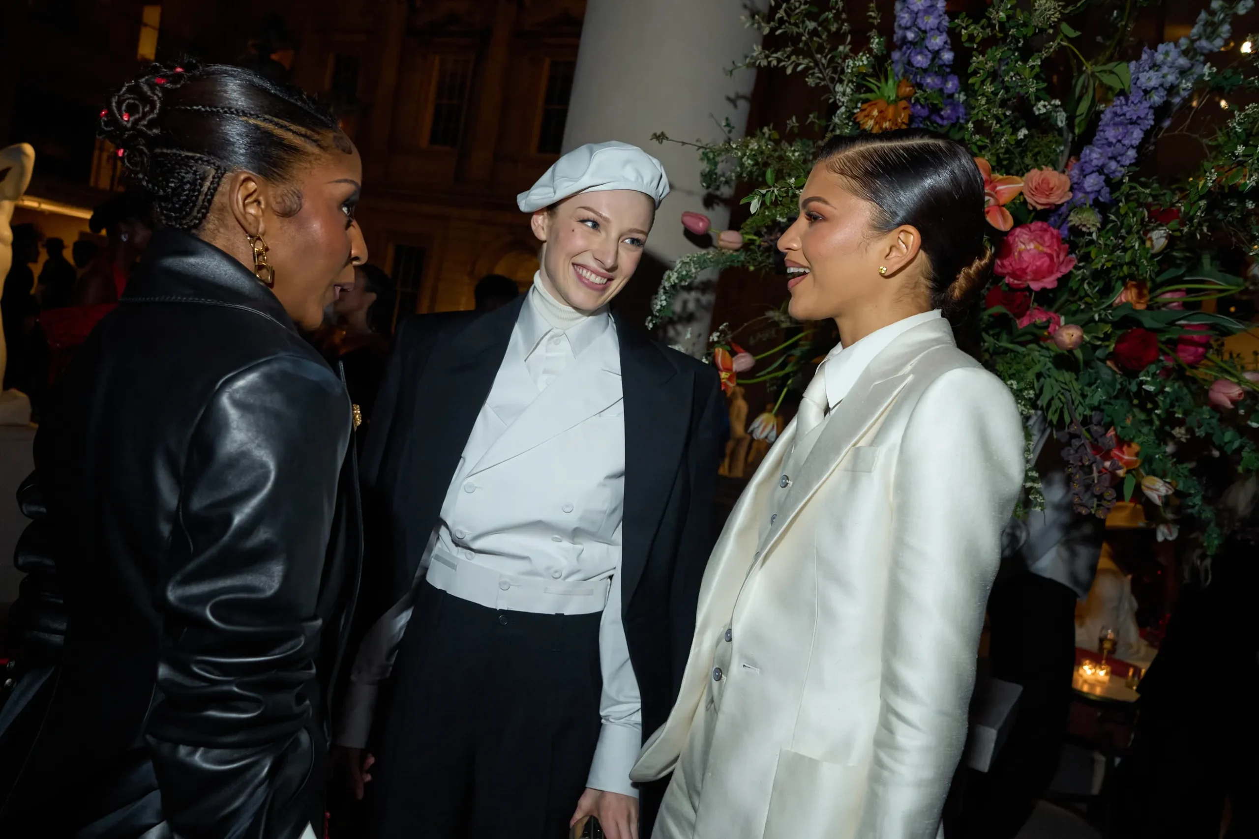 Μια exclusive ματιά στο Met Gala 2025-26