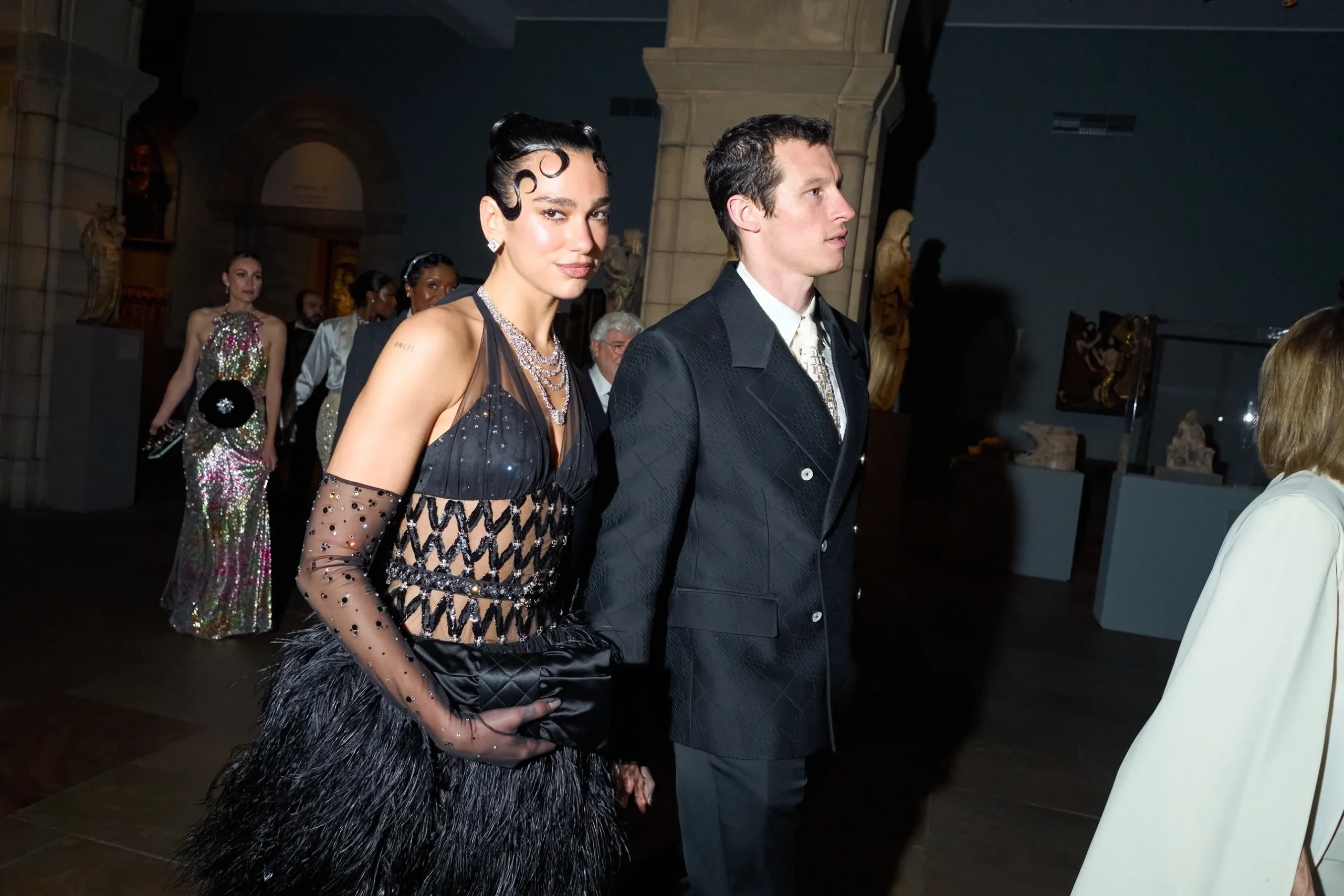 Μια exclusive ματιά στο Met Gala 2025-28