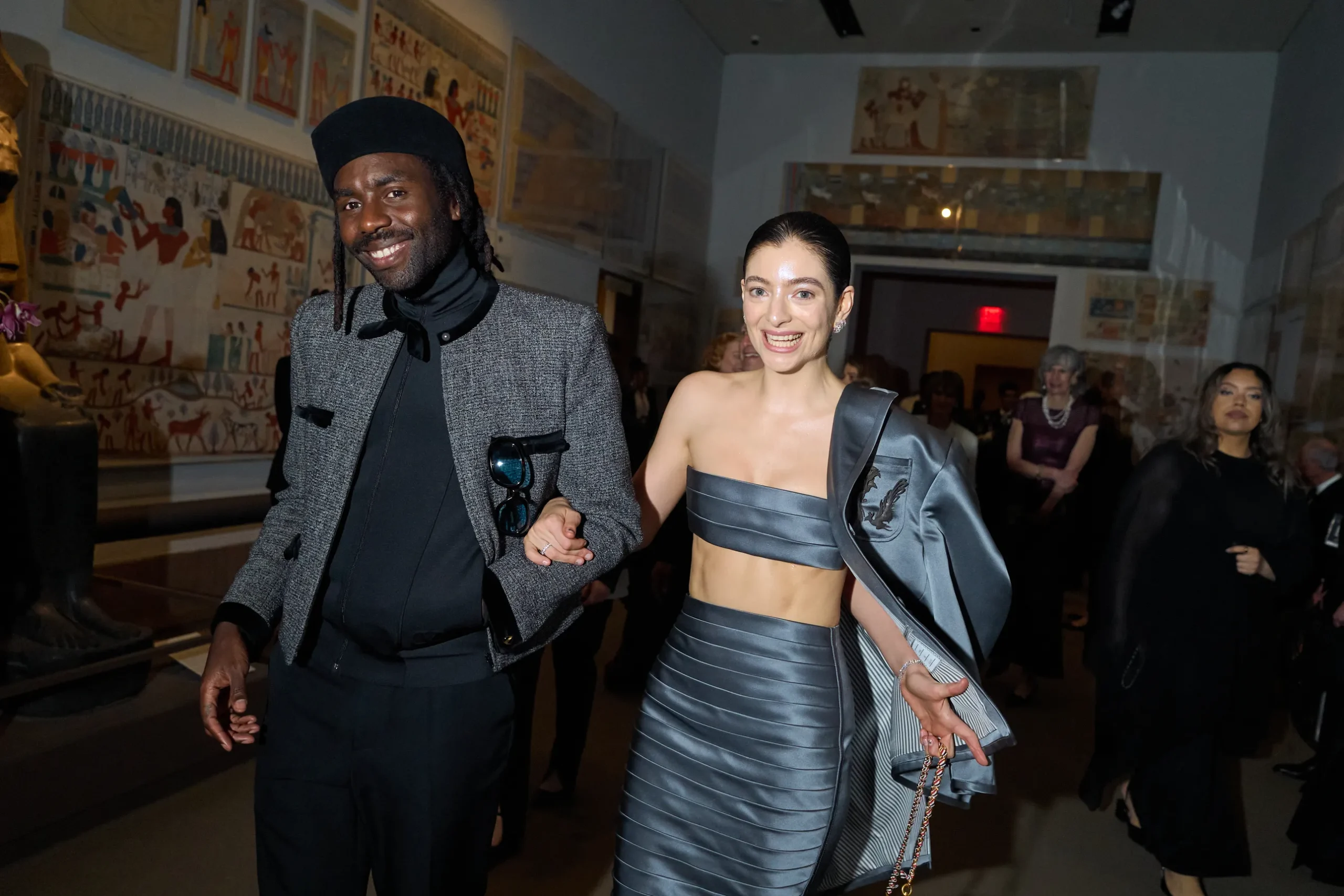 Μια exclusive ματιά στο Met Gala 2025-16