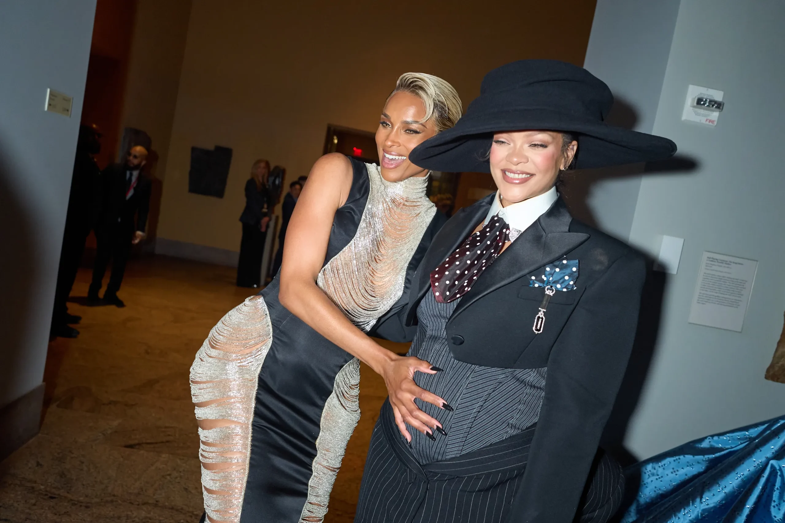 Μια exclusive ματιά στο Met Gala 2025-19