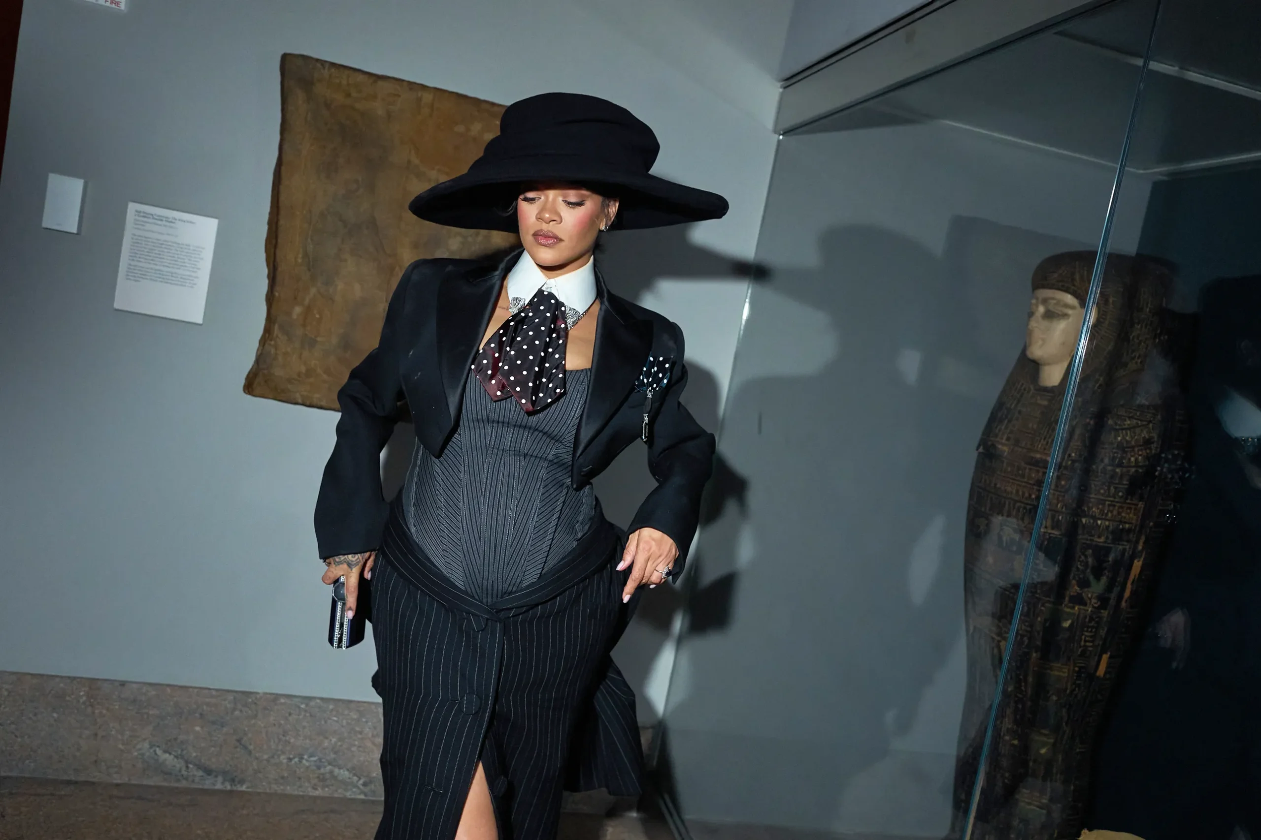 Μια exclusive ματιά στο Met Gala 2025-2