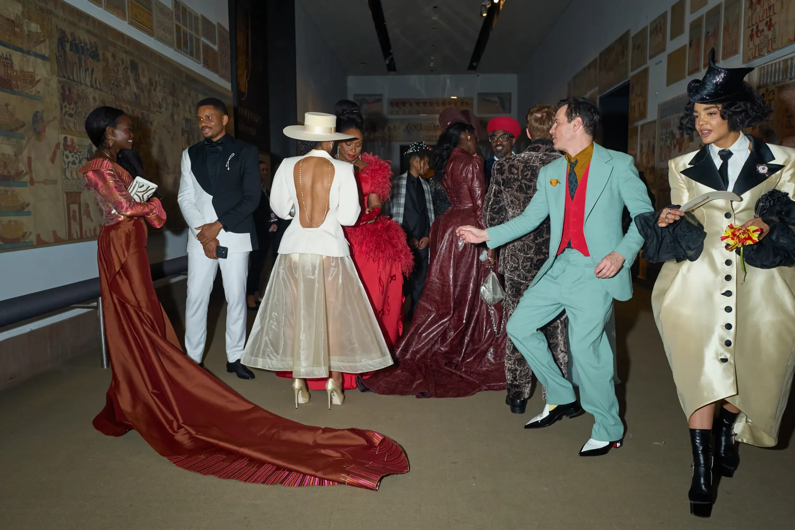 Μια exclusive ματιά στο Met Gala 2025-5