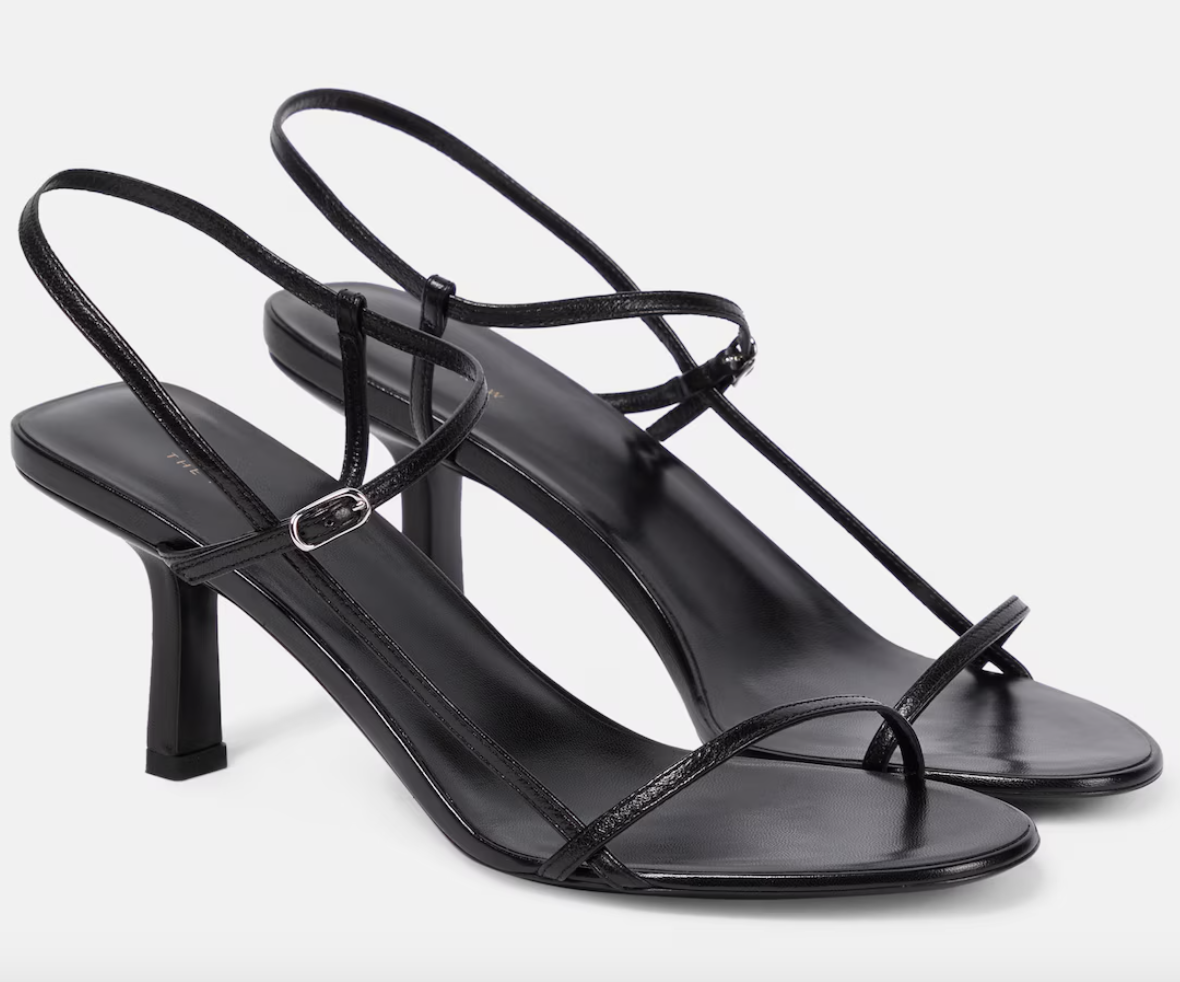 Μαύρα πέδιλα: Από τα φλατ μέχρι τα high heels, αυτά τα σχέδια είναι στο επίκεντρο-6