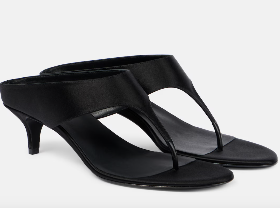 Μαύρα πέδιλα: Από τα φλατ μέχρι τα high heels, αυτά τα σχέδια είναι στο επίκεντρο-9