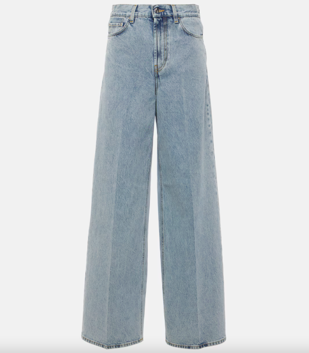 Jeans και Birkenstock: Είναι τάση ακόμη ένα καλοκαίρι-4