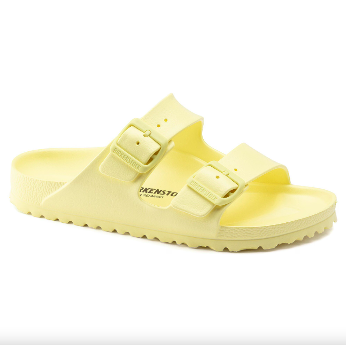 Jeans και Birkenstock: Είναι τάση ακόμη ένα καλοκαίρι-5