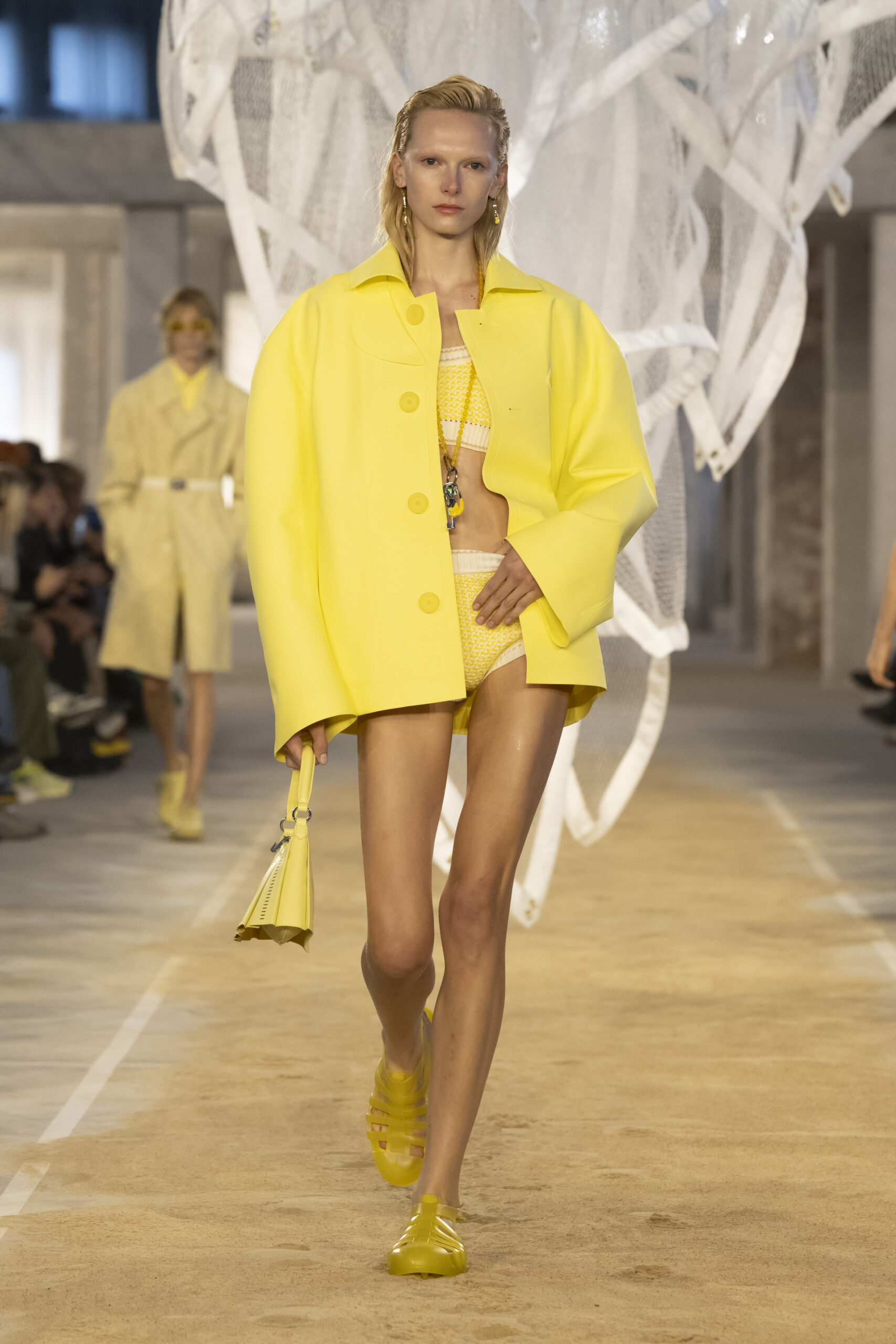 Jelly sandals: Τα πιο hot παπούτσια του καλοκαιριού είναι και τα πιο άνετα-1