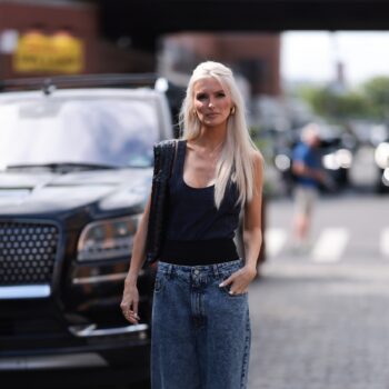 baggy-jeans-σανδάλια-ο-πιο-comfort-συνδυασμός-του-κα-363972