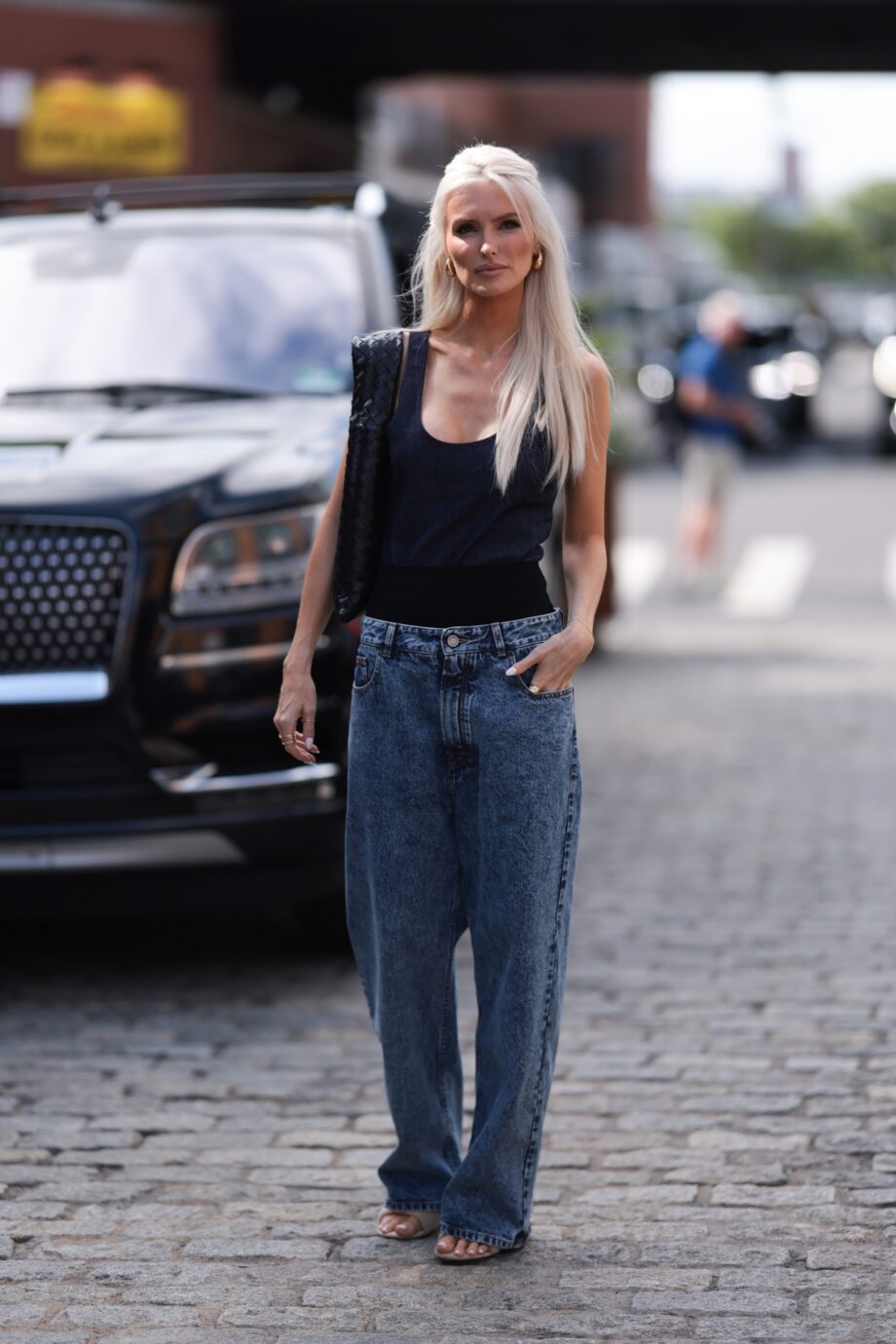 baggy-jeans-σανδάλια-ο-πιο-comfort-συνδυασμός-του-κα-363972