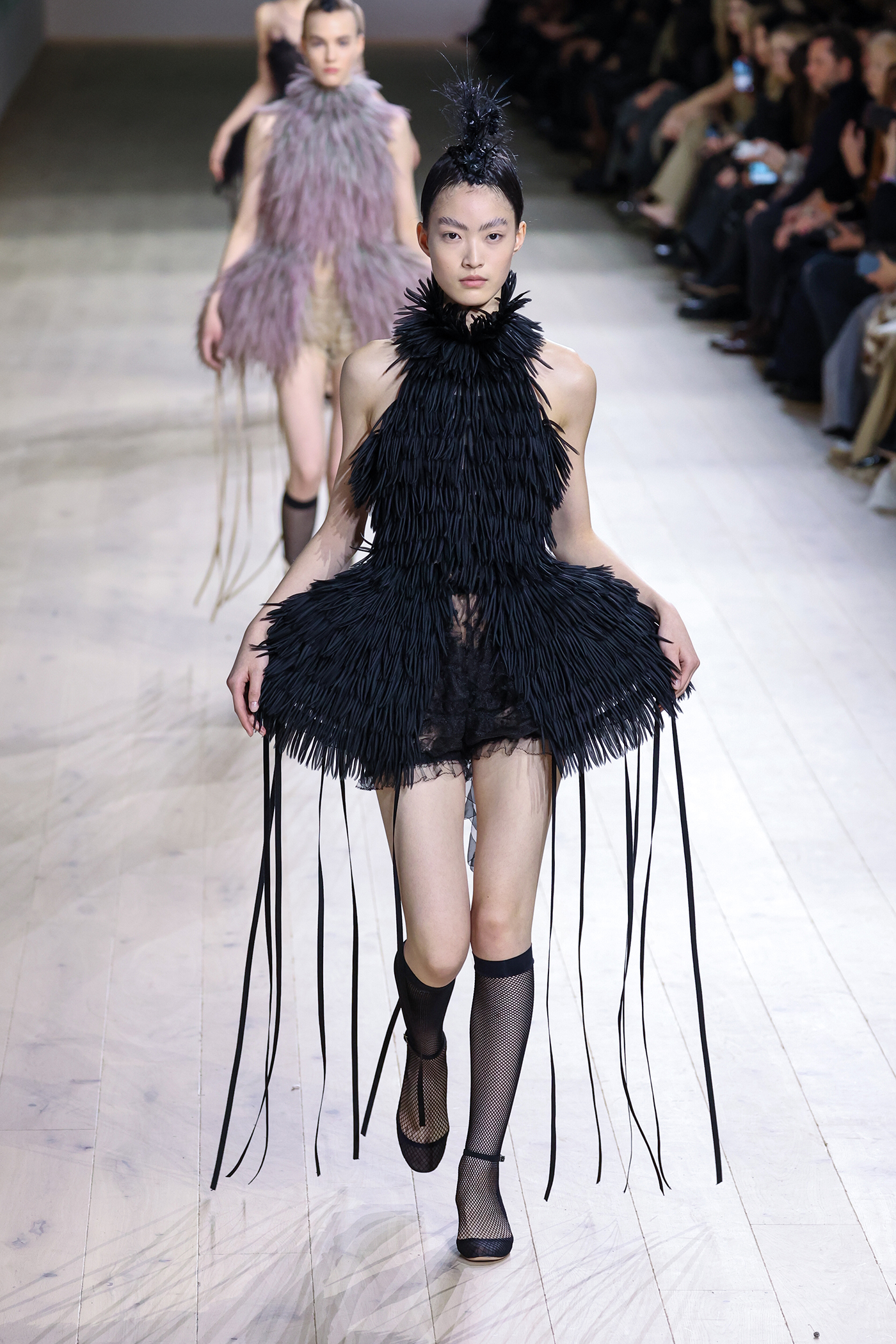 Goth Girl Summer: Η τάση του καλοκαιριού που ξεφεύγει από τα συνηθισμένα-2