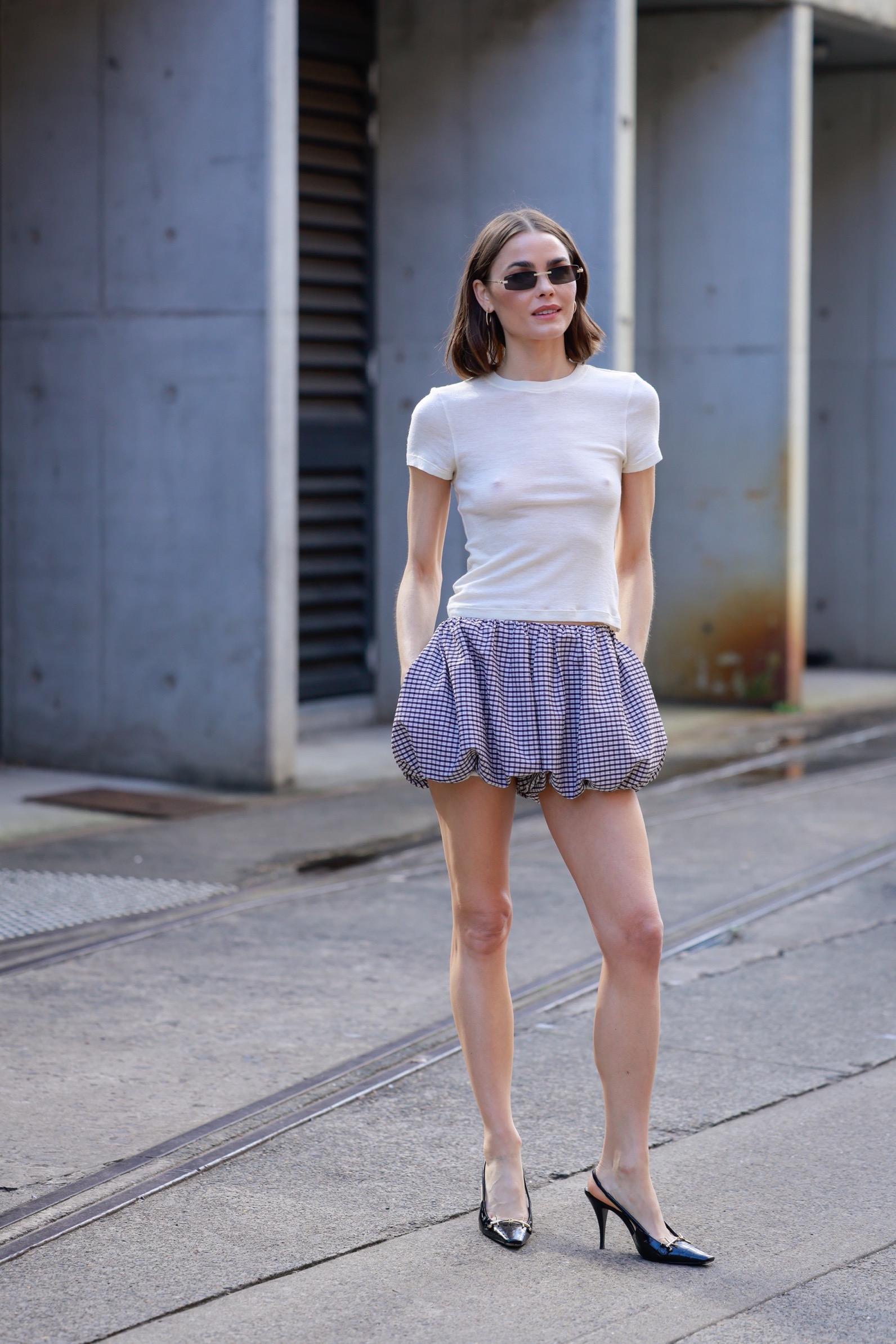 Μicro skirt: 3 συνδυασμοί για να φορέσετε την πιο κοντή φούστα του καλοκαιριού-1