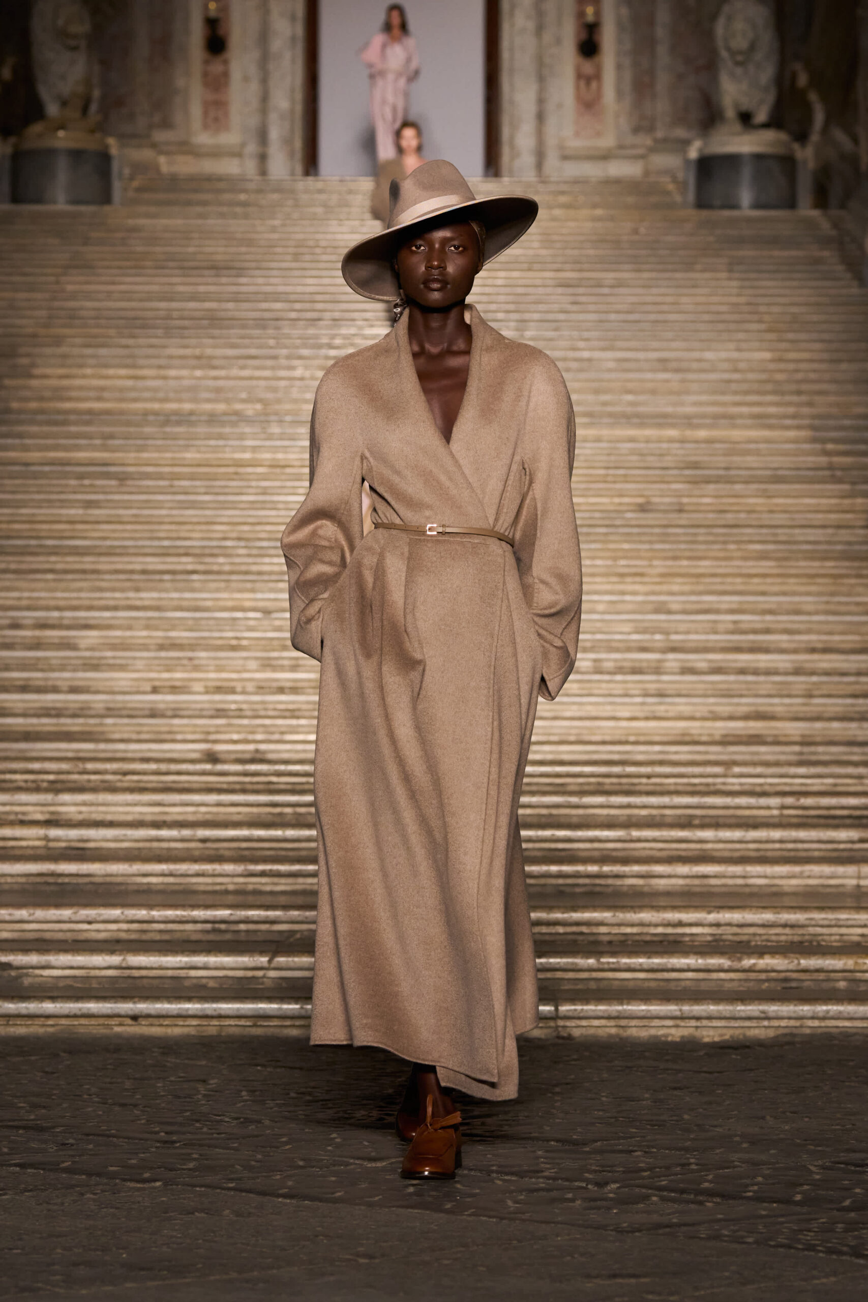 Max Mara Resort 2026: Γεύση από ιταλικό dramatic style στη Νάπολη-12