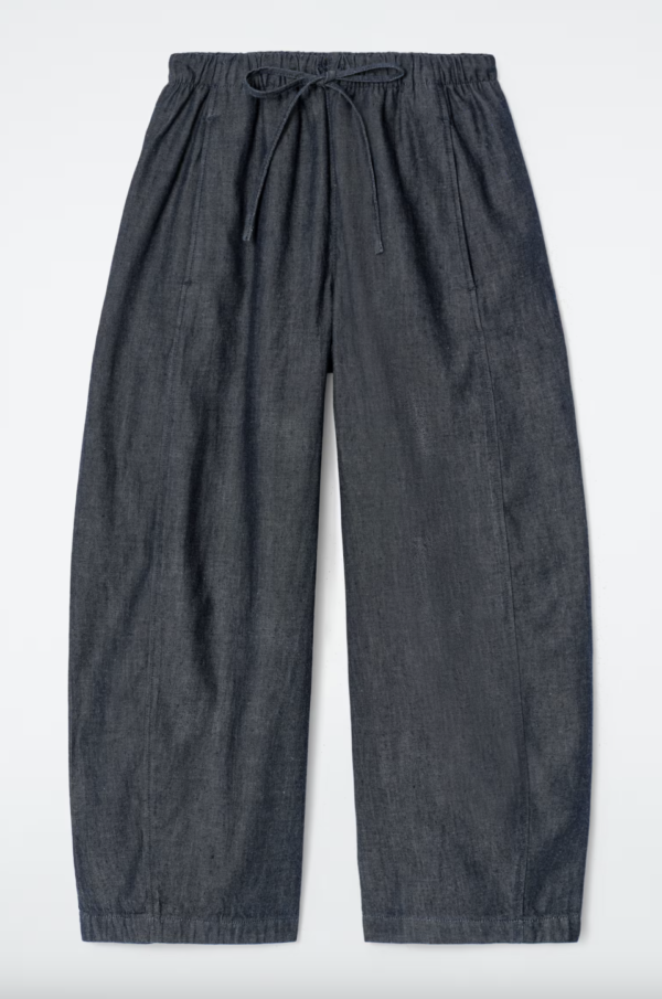 Baggy jeans & σανδάλια: Ο πιο comfort συνδυασμός του καλοκαιριού-3