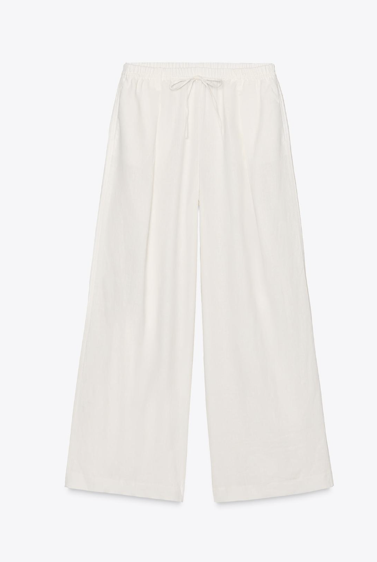 Wide pants και sneakers: Ο hot συνδυασμός για το καλοκαίρι-3