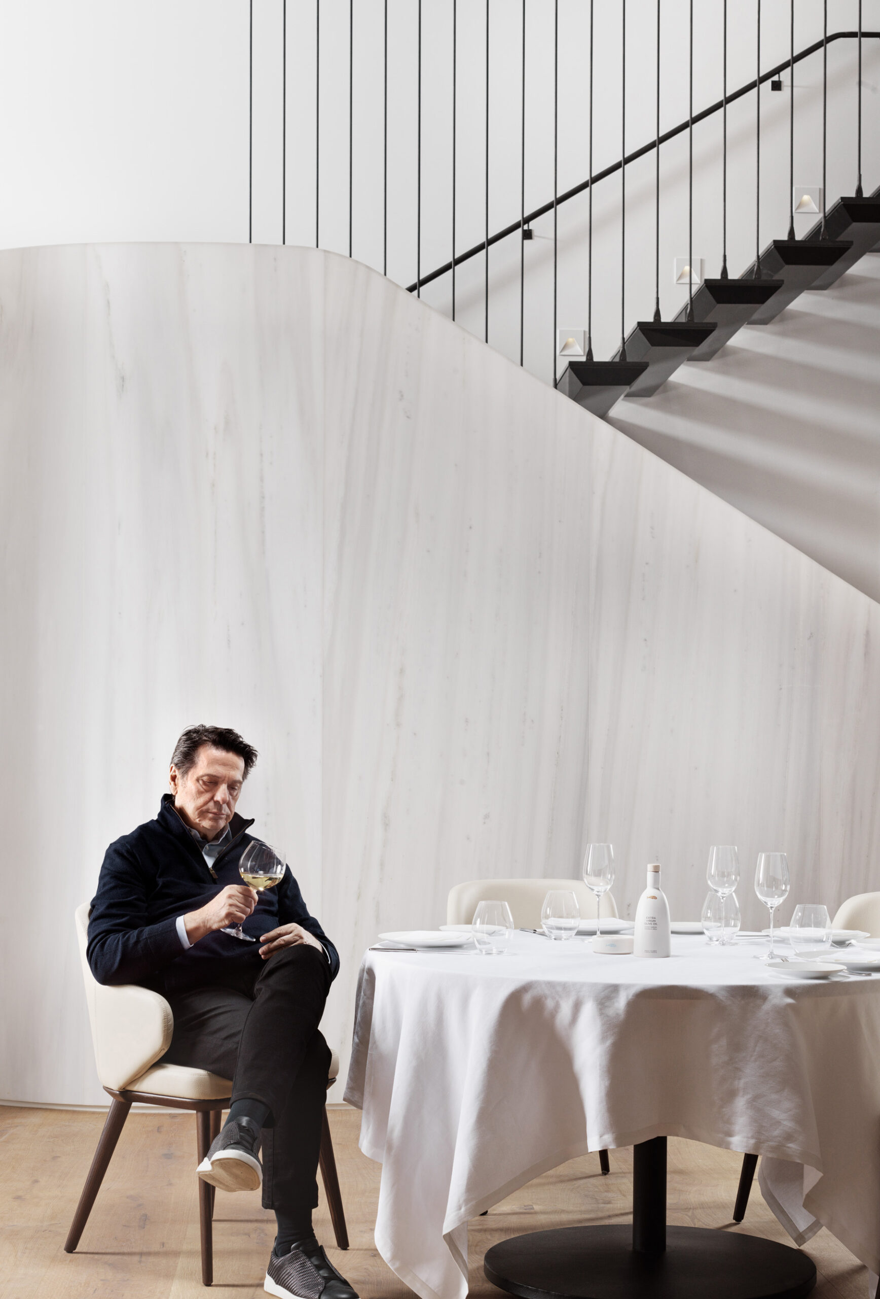 Milos Restaurant: Η πολυτέλεια βρίσκεται στην απλότητα-1