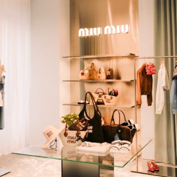 το-corner-της-miu-miu-στη-luisa-world-είναι-το-fashion-hotspot-του-καλοκαι-365087