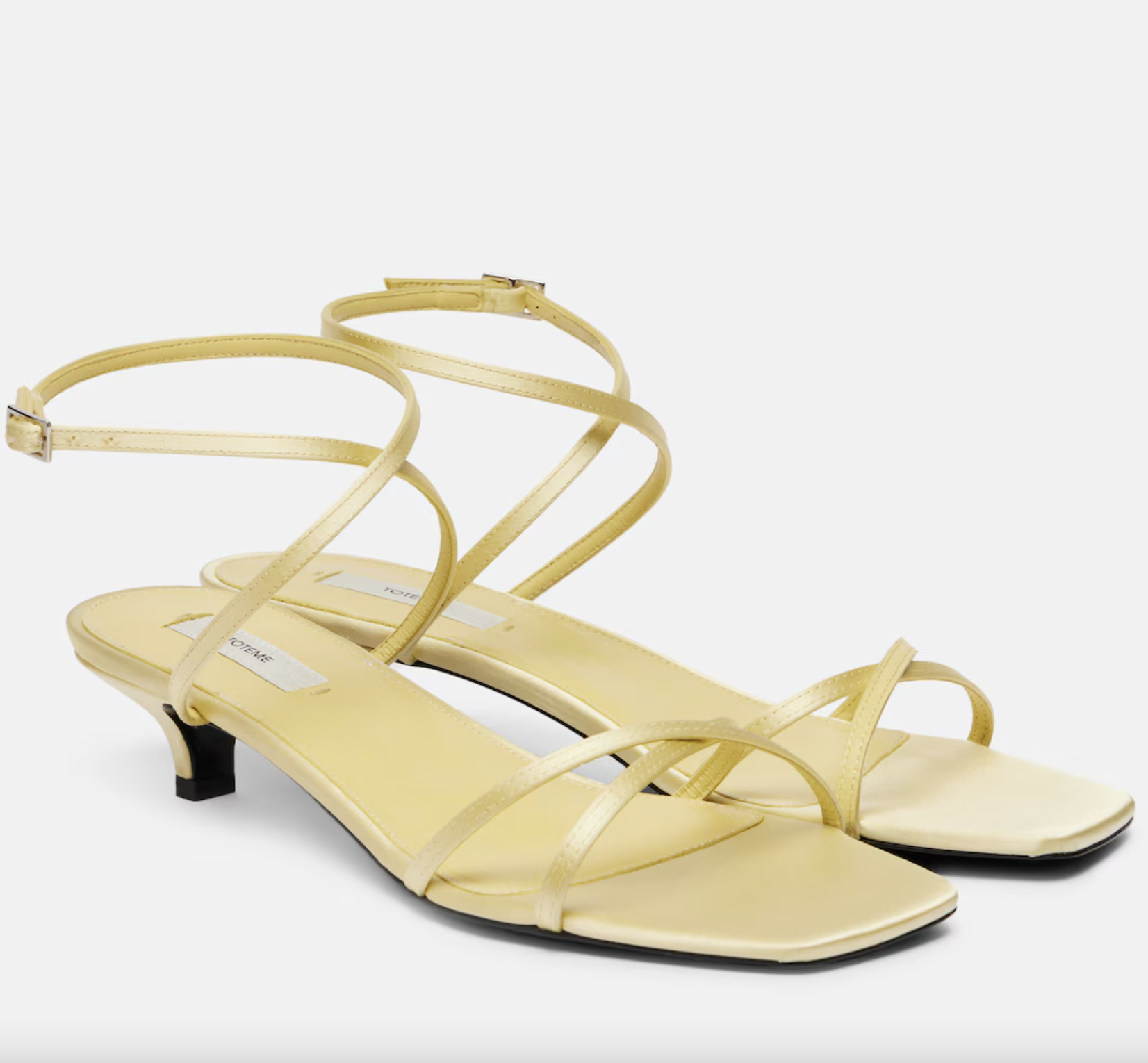 Mini kitten heels: Τα παπούτσια που είναι στο επίκεντρο τώρα-8