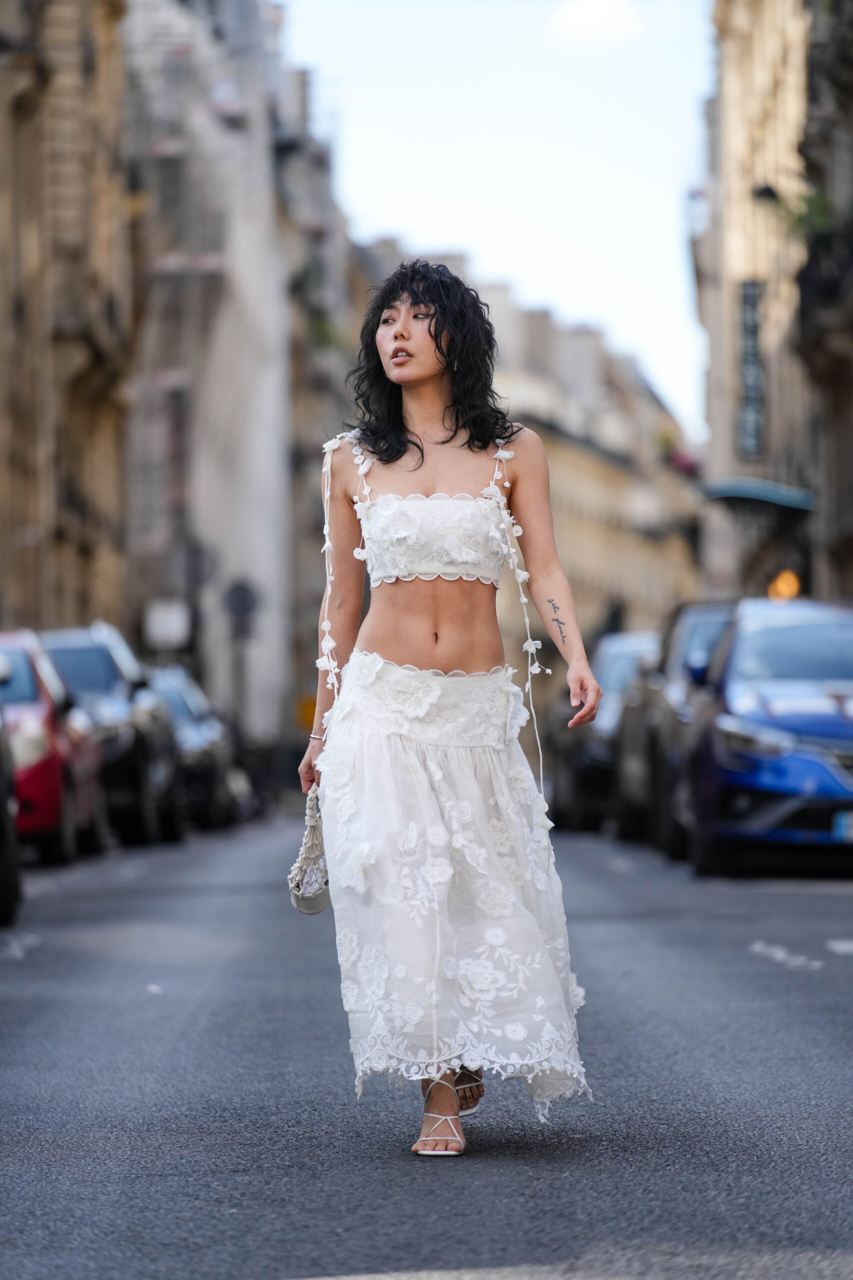 Total white outfits: O πιο κομψός συνδυασμός του καλοκαιριού-1