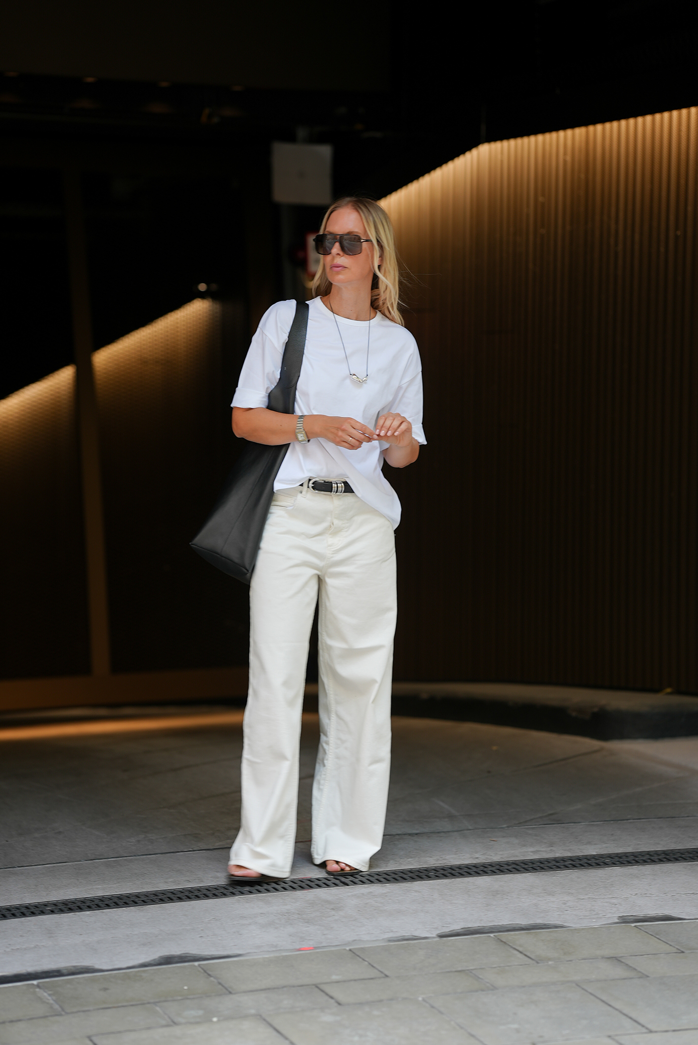 Total white outfits: O πιο κομψός συνδυασμός του καλοκαιριού-2