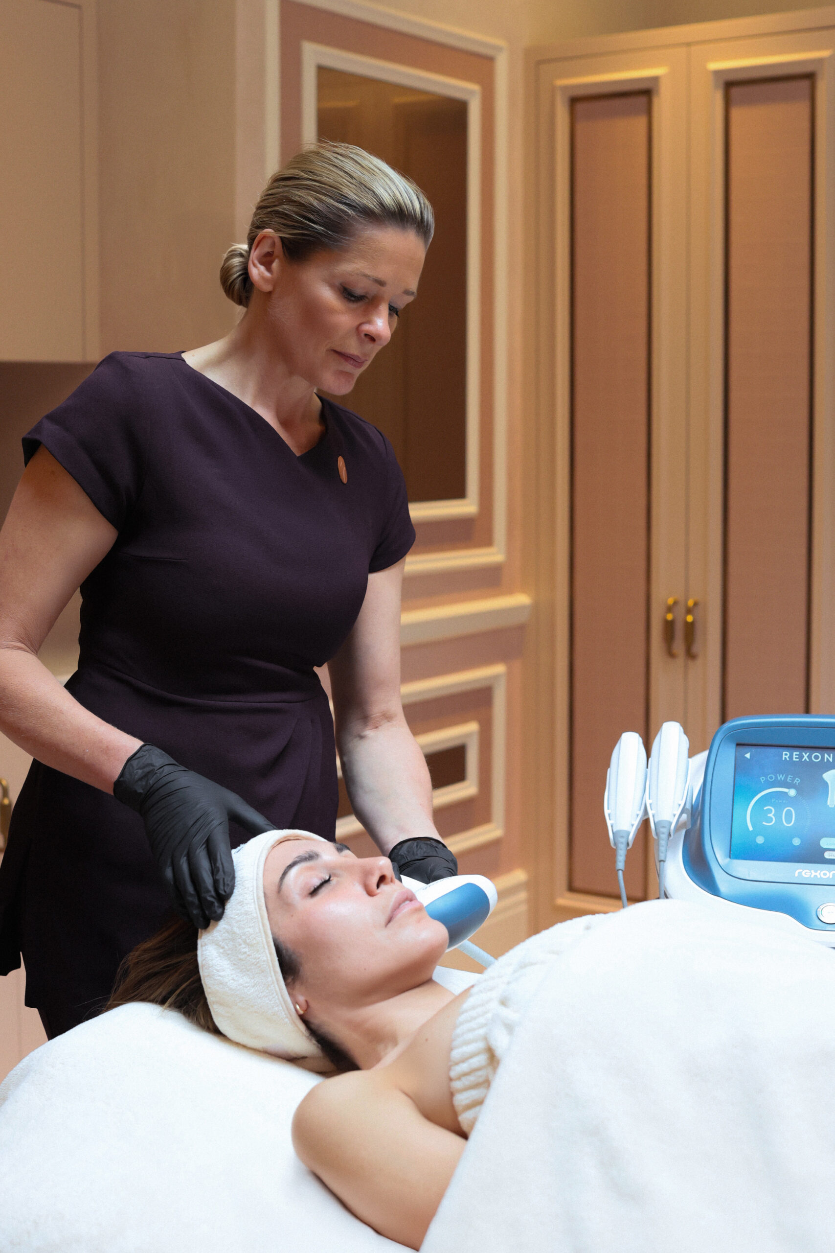 Dr. Joseph Hkeik: Ο ιατρός πίσω από την τέλεια επιδερμίδα των celebrities αποκαλύπτει τα μυστικά του στη Vogue-1