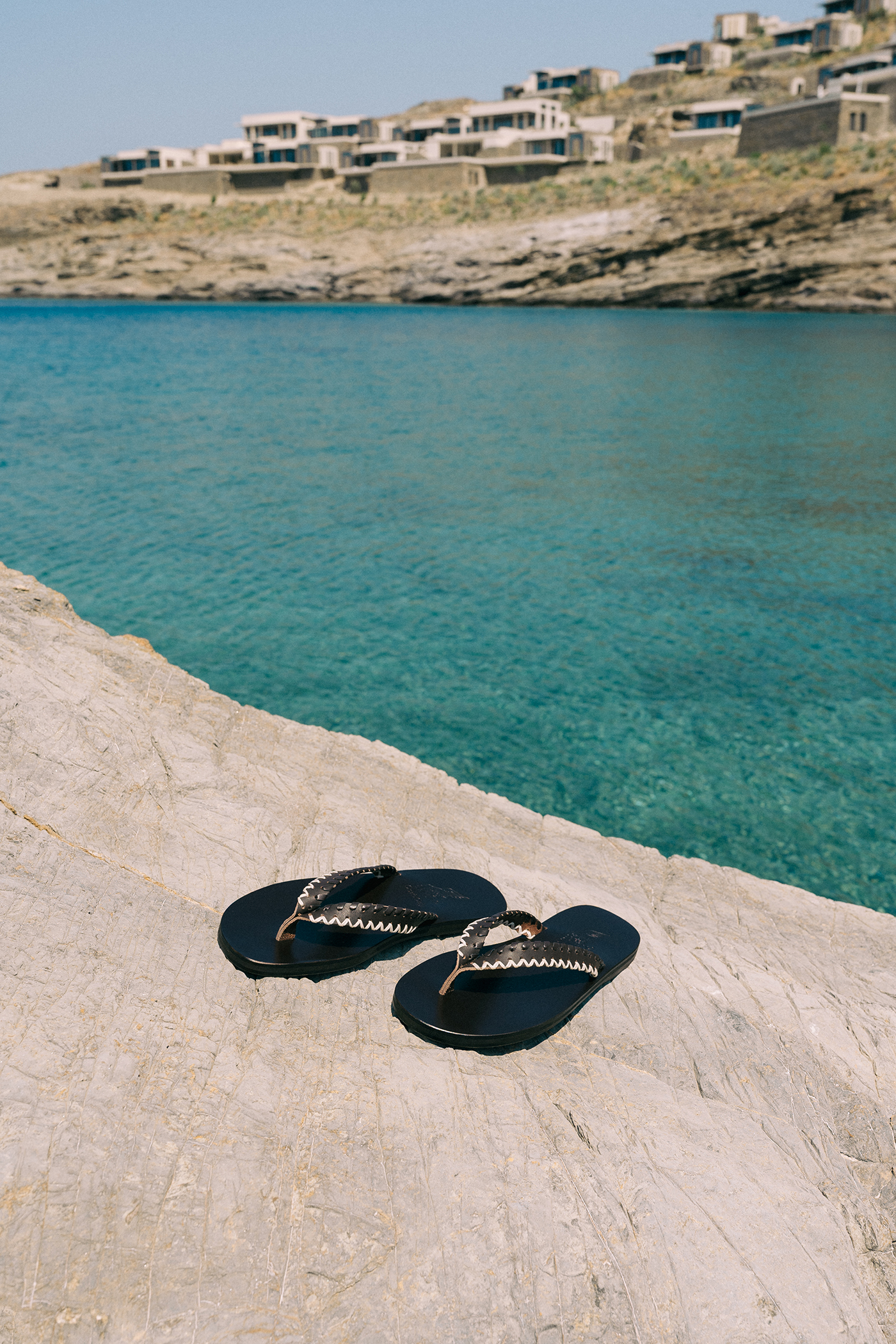 One&Only Kéa Island x Ancient Greek Sandals: Μια συνεργασία με έμπνευση το ελληνικό καλοκαίρι-3