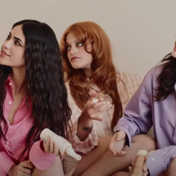 vogue-greece-x-kerastase-η-gen-z-κάνει-crash-test-στα-νέα-viral-προϊόντα-για-λ-368145