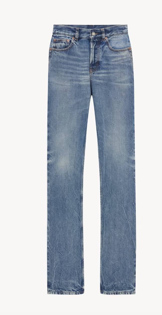 Μάξι μπλούζα και slim jeans: Ο συνδυασμός από τα 2000s επιστρέφει-4