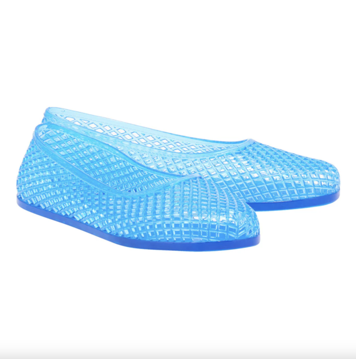 Jelly flats: Tα παπούτσια που θα αντικαταστήσουν τα crab sandals αυτό το καλοκαίρι-2