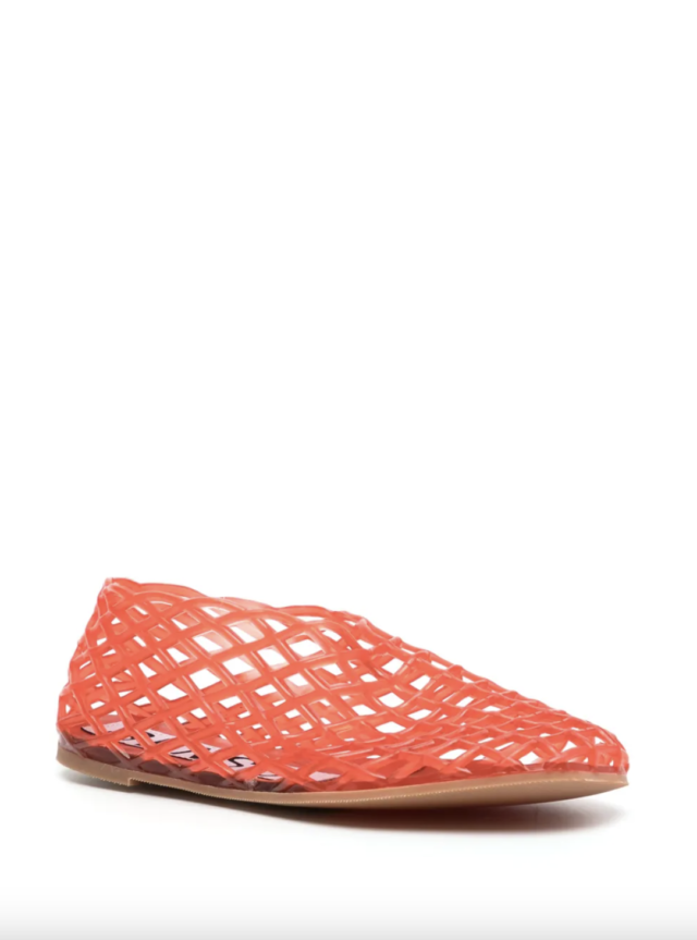 Jelly flats: Tα παπούτσια που θα αντικαταστήσουν τα crab sandals αυτό το καλοκαίρι-4